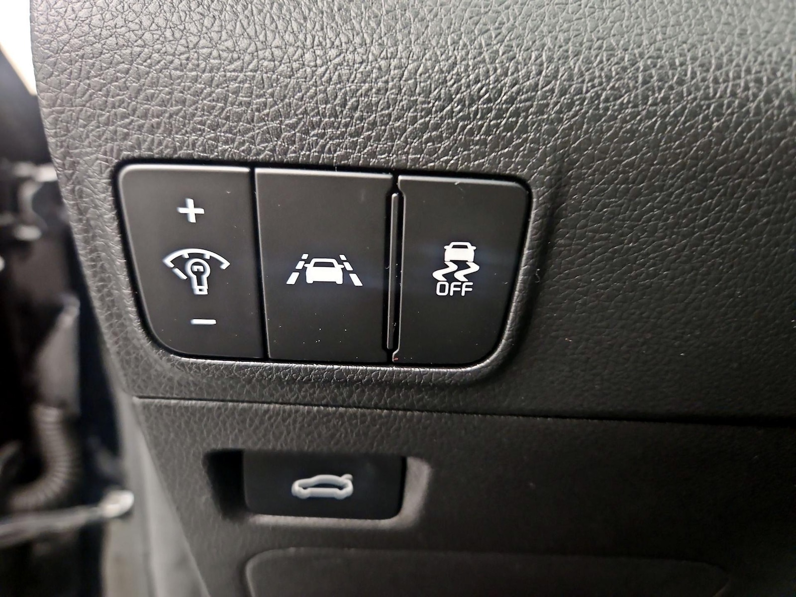 2023 Kia K5 LXS - Photo 14