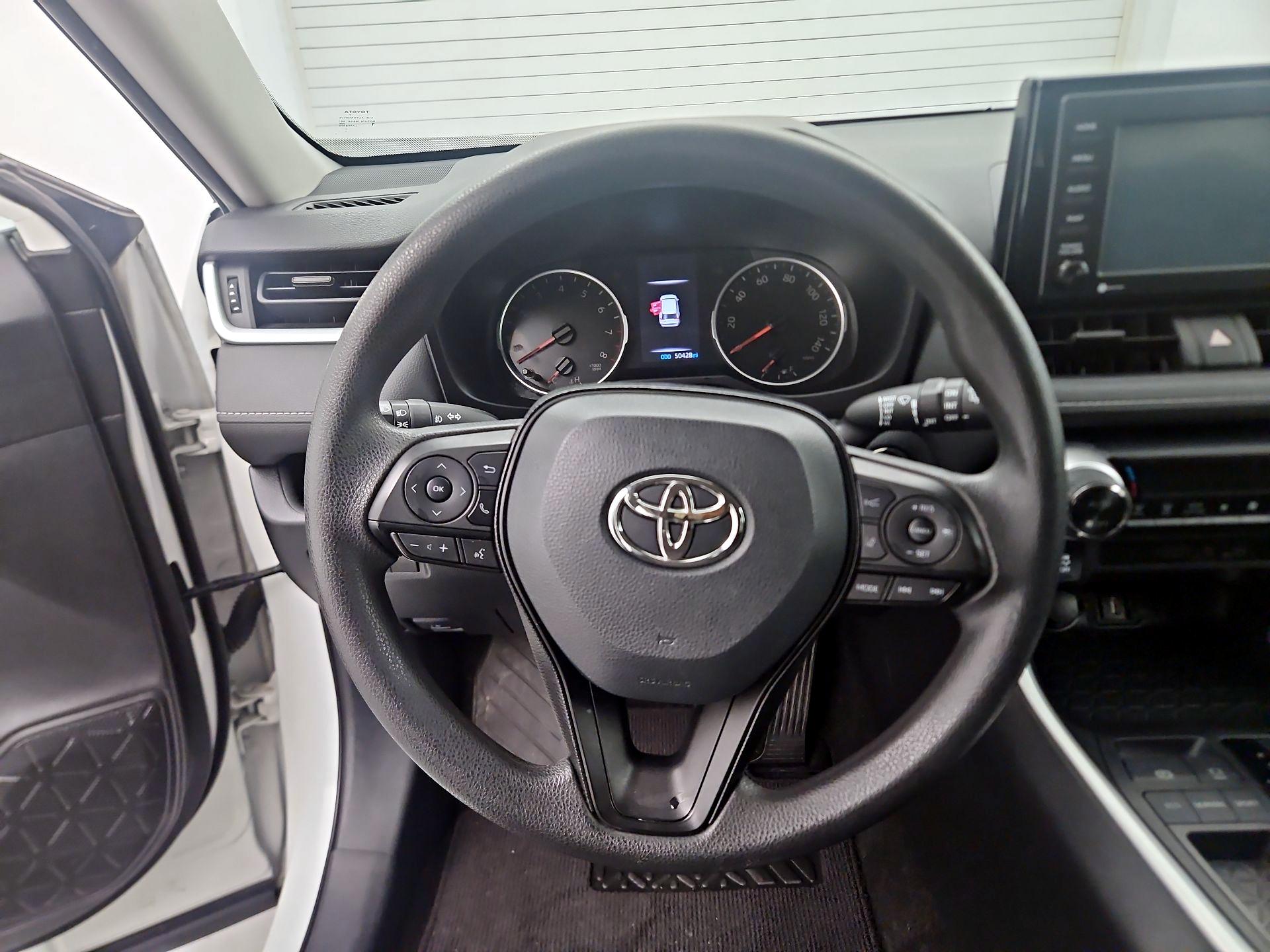 Thumbnail: 2020 Toyota RAV4 - 10