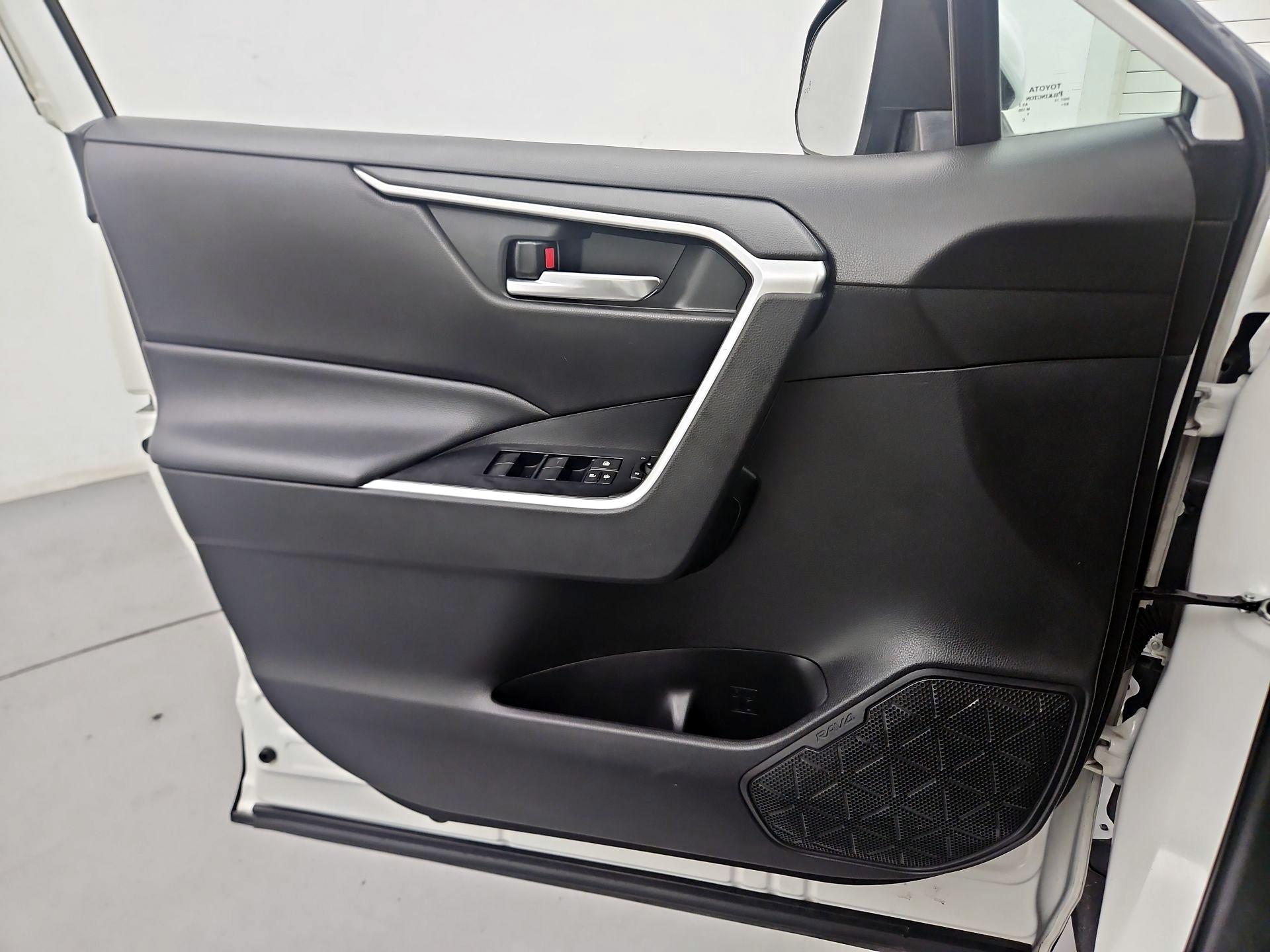Thumbnail: 2020 Toyota RAV4 - 12