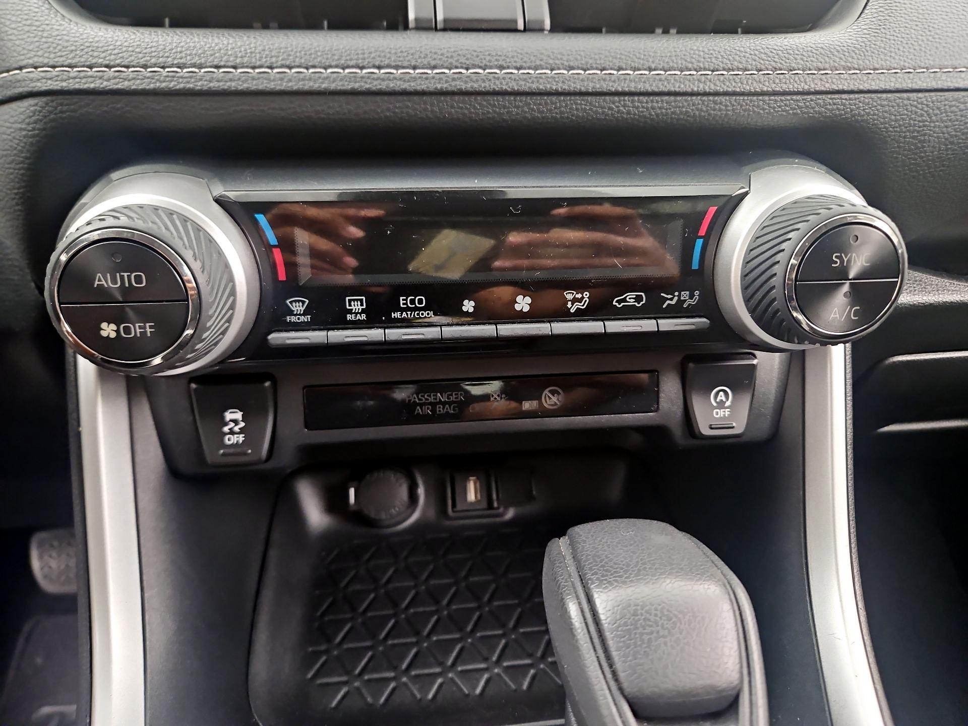 Thumbnail: 2020 Toyota RAV4 - 15