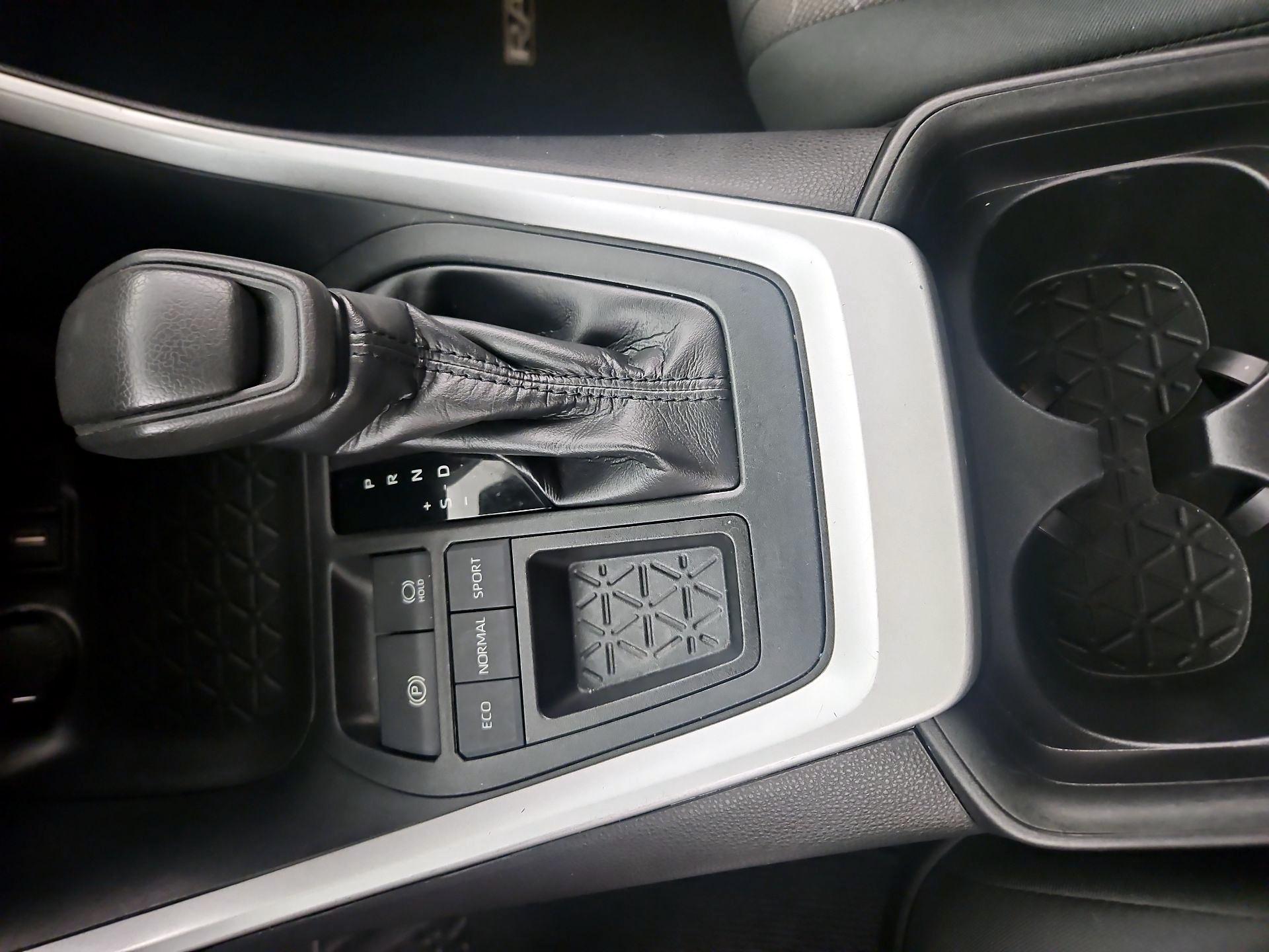 Thumbnail: 2020 Toyota RAV4 - 16