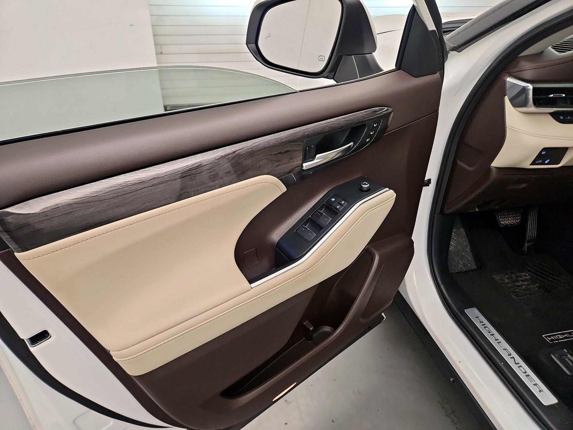 Thumbnail: 2020 Toyota Highlander - 12