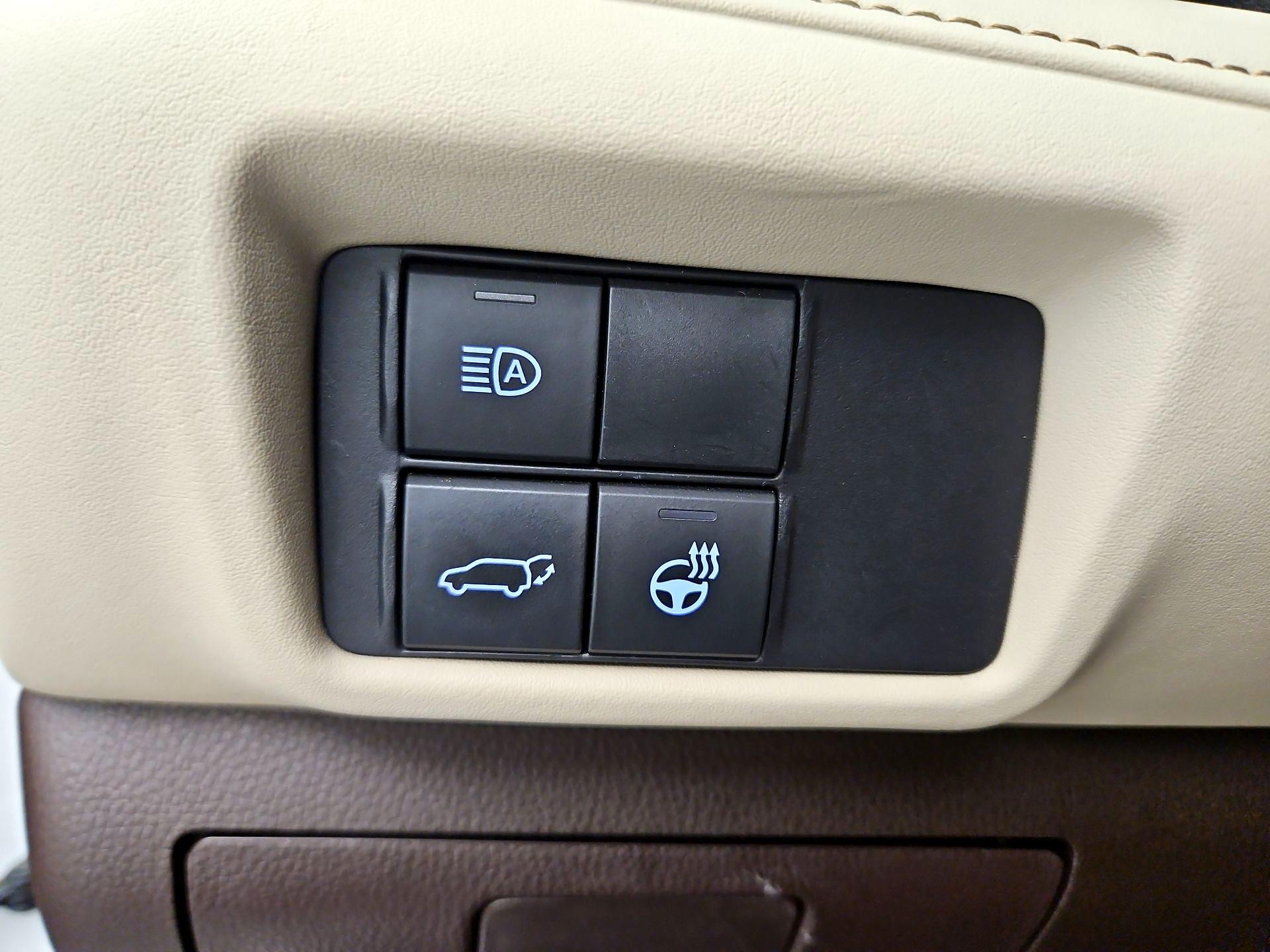Thumbnail: 2020 Toyota Highlander - 13