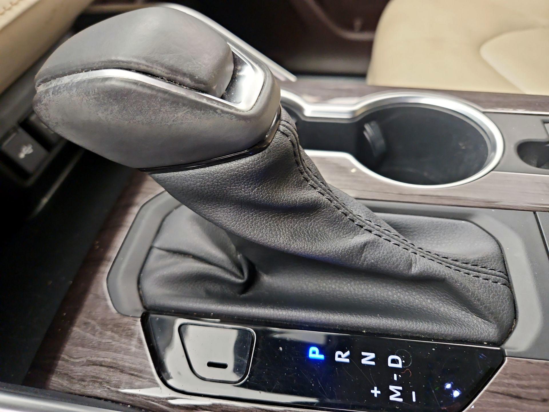 Thumbnail: 2020 Toyota Highlander - 16