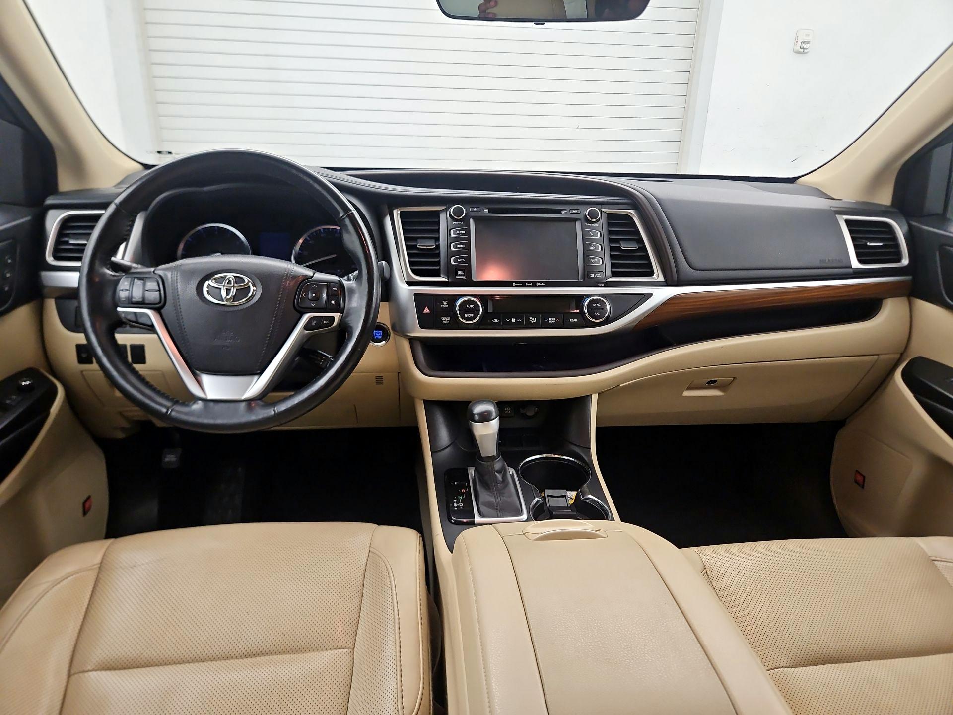 Thumbnail: 2017 Toyota Highlander - 9