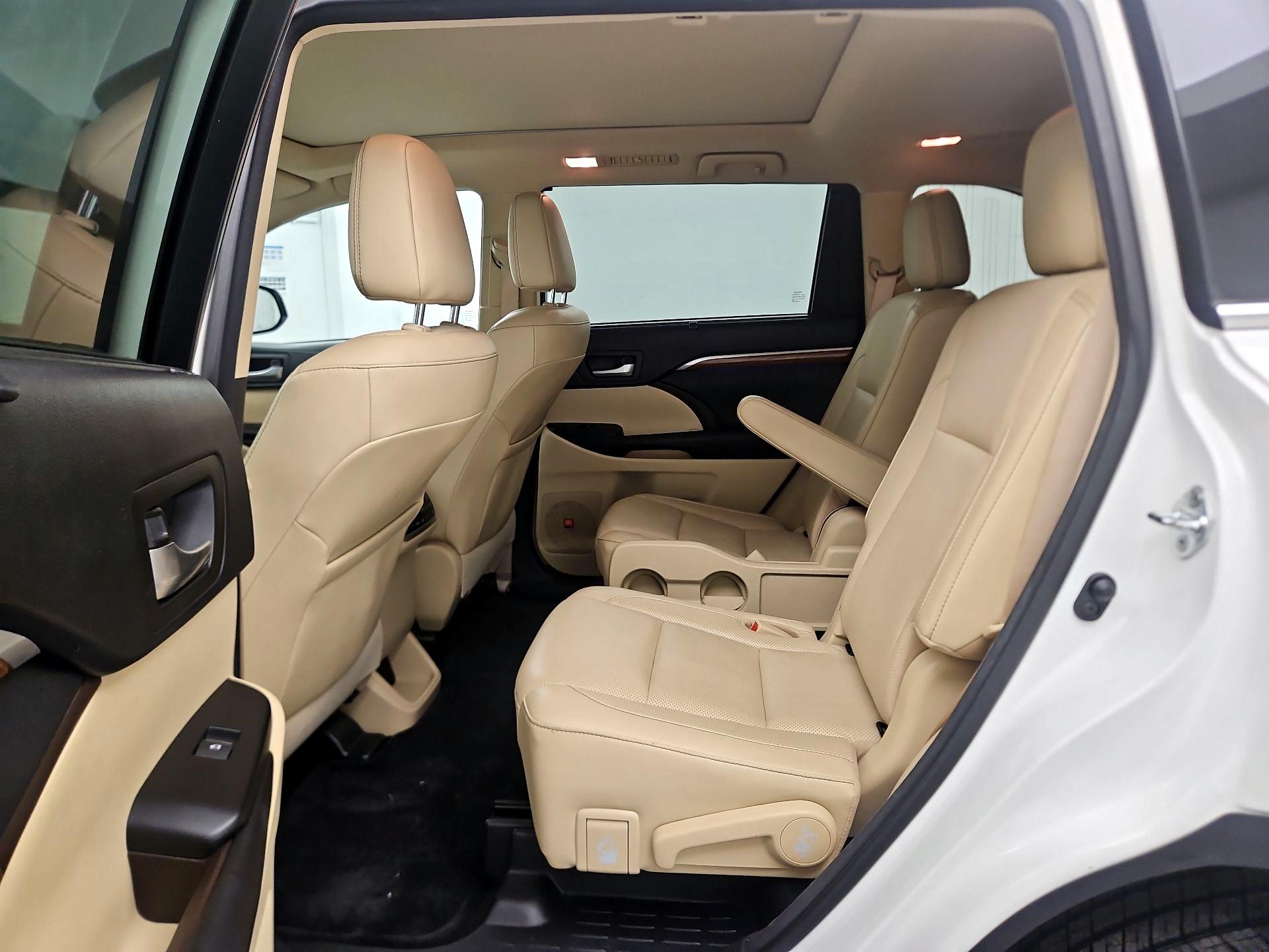 Thumbnail: 2017 Toyota Highlander - 18