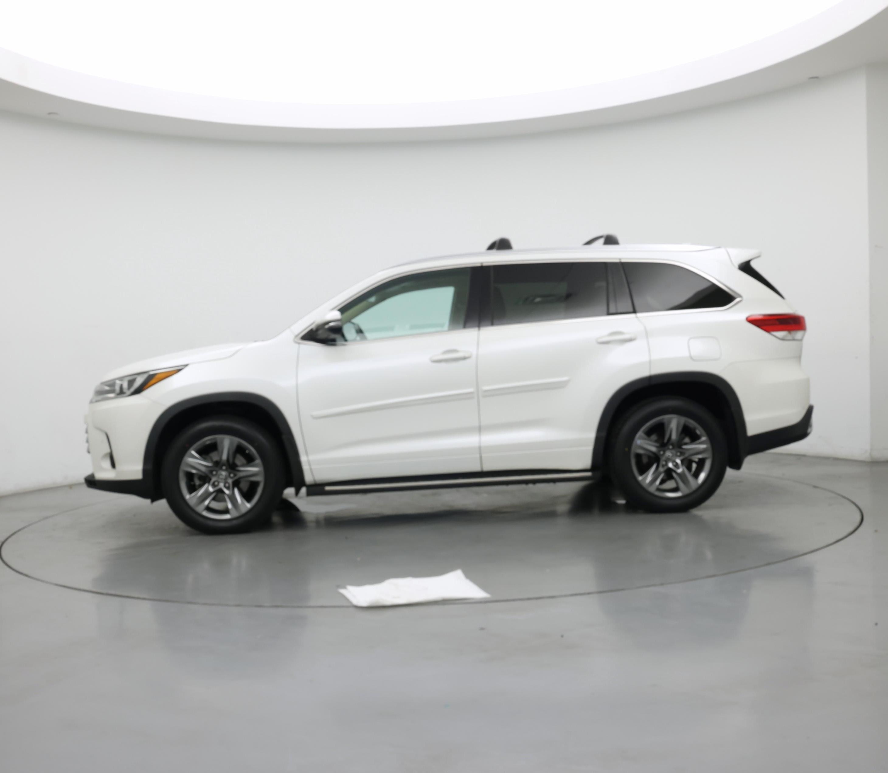 Thumbnail: 2017 Toyota Highlander - 3