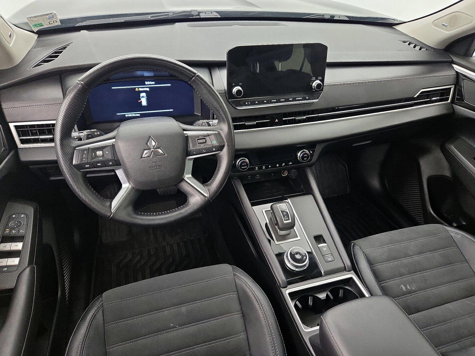 Thumbnail: 2024 Mitsubishi Outlander - 9