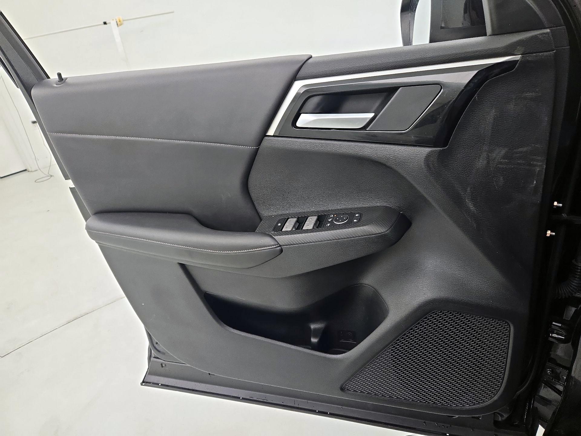 Thumbnail: 2024 Mitsubishi Outlander - 12