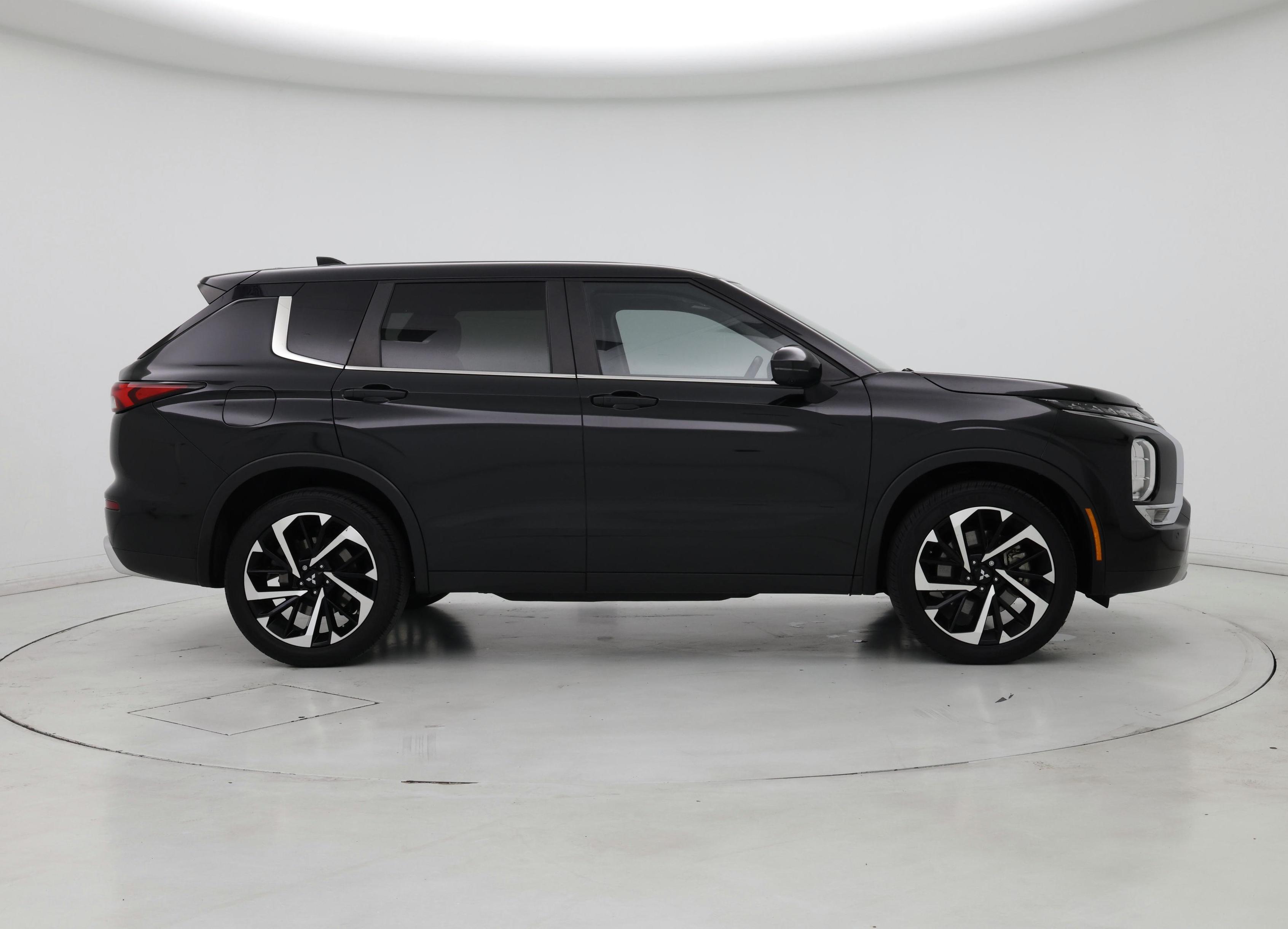 Thumbnail: 2024 Mitsubishi Outlander - 7