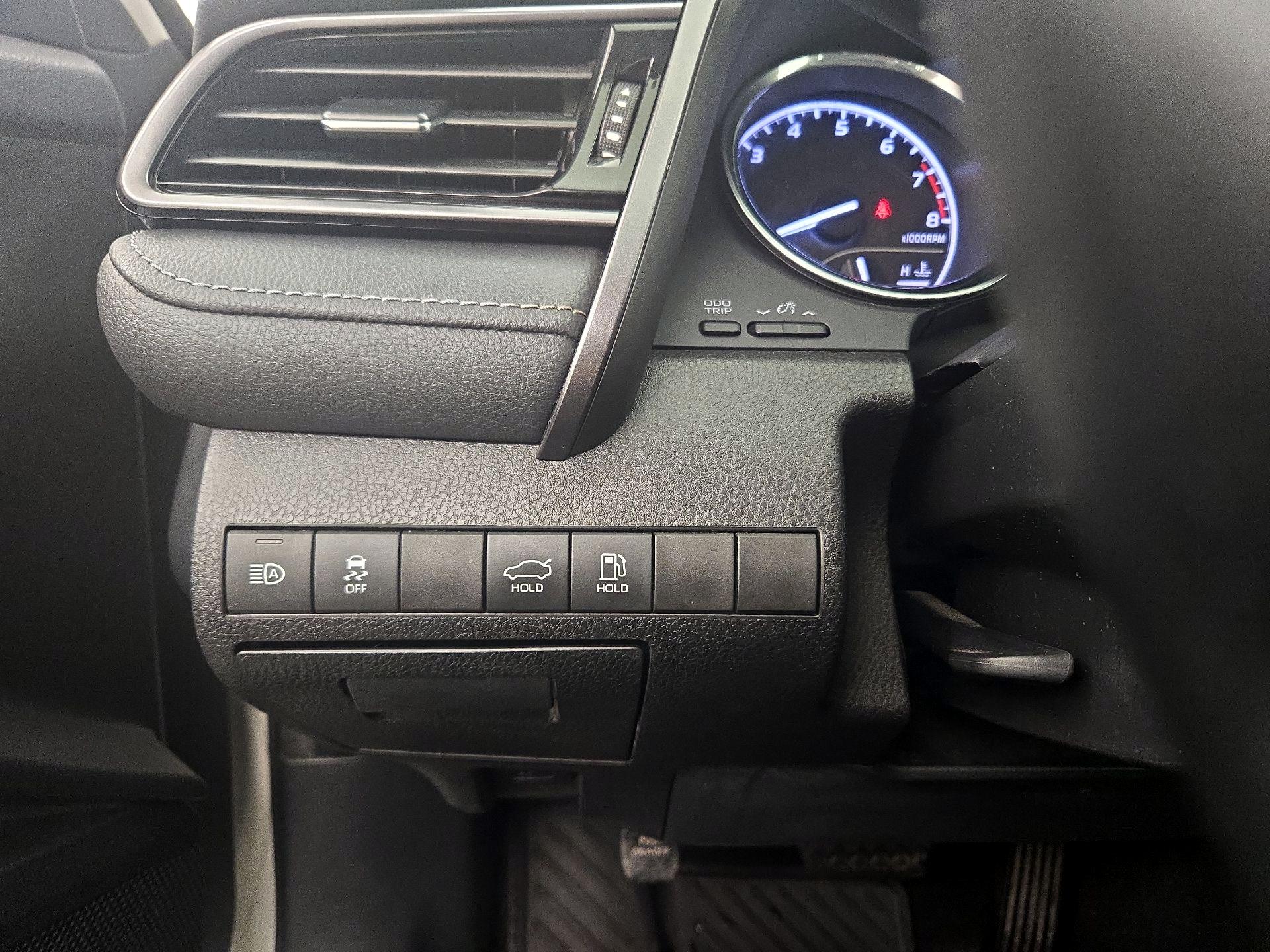 Thumbnail: 2019 Toyota Camry - 13