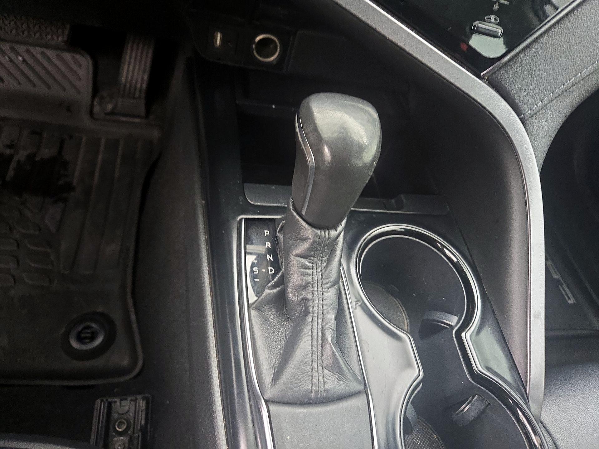 Thumbnail: 2019 Toyota Camry - 17