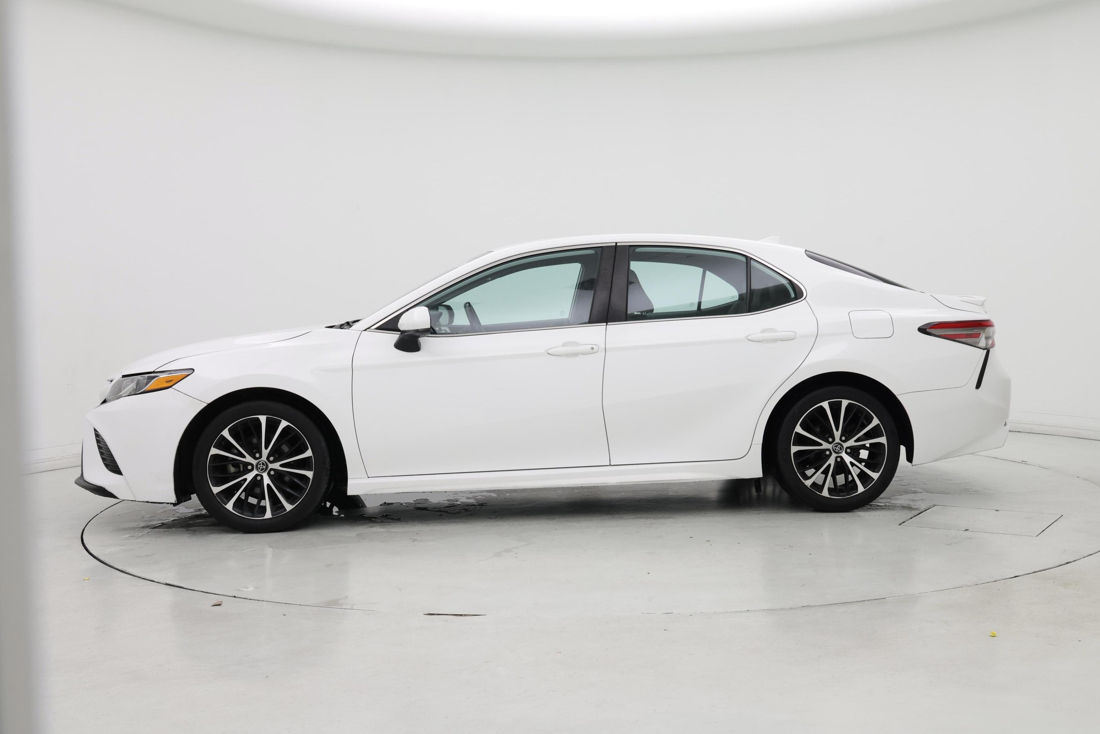 Thumbnail: 2019 Toyota Camry - 3