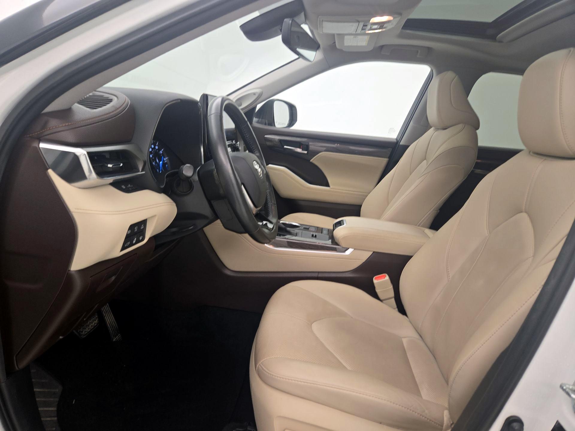Thumbnail: 2021 Toyota Highlander - 11