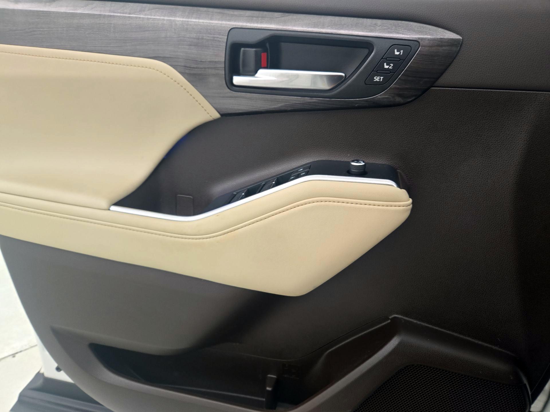 Thumbnail: 2021 Toyota Highlander - 12