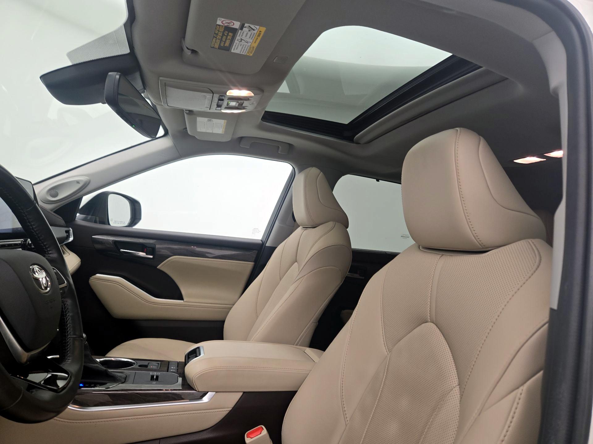 Thumbnail: 2021 Toyota Highlander - 20