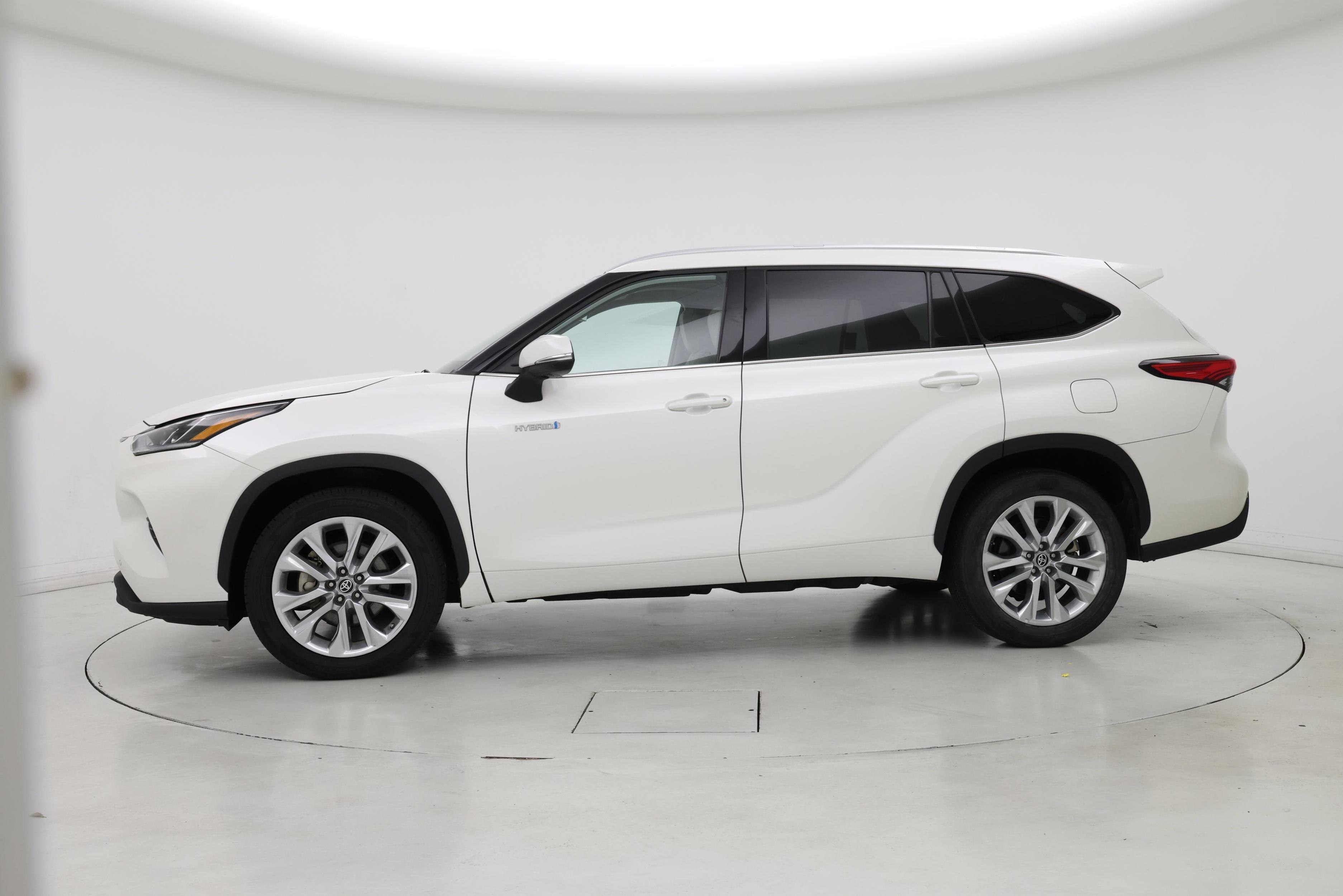 Thumbnail: 2021 Toyota Highlander - 3