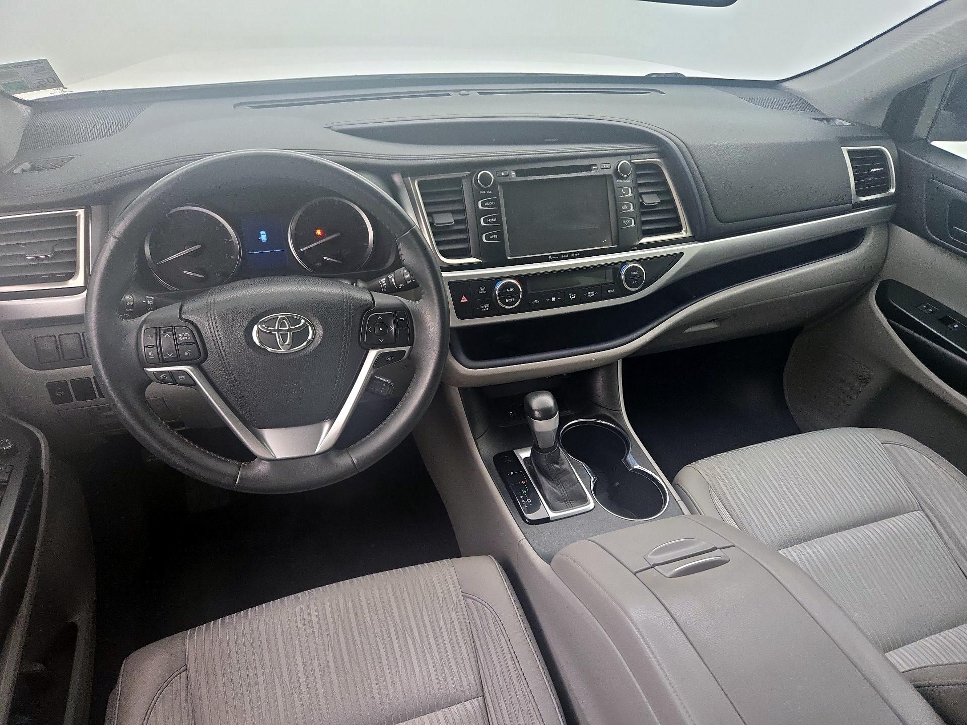 Thumbnail: 2016 Toyota Highlander - 9