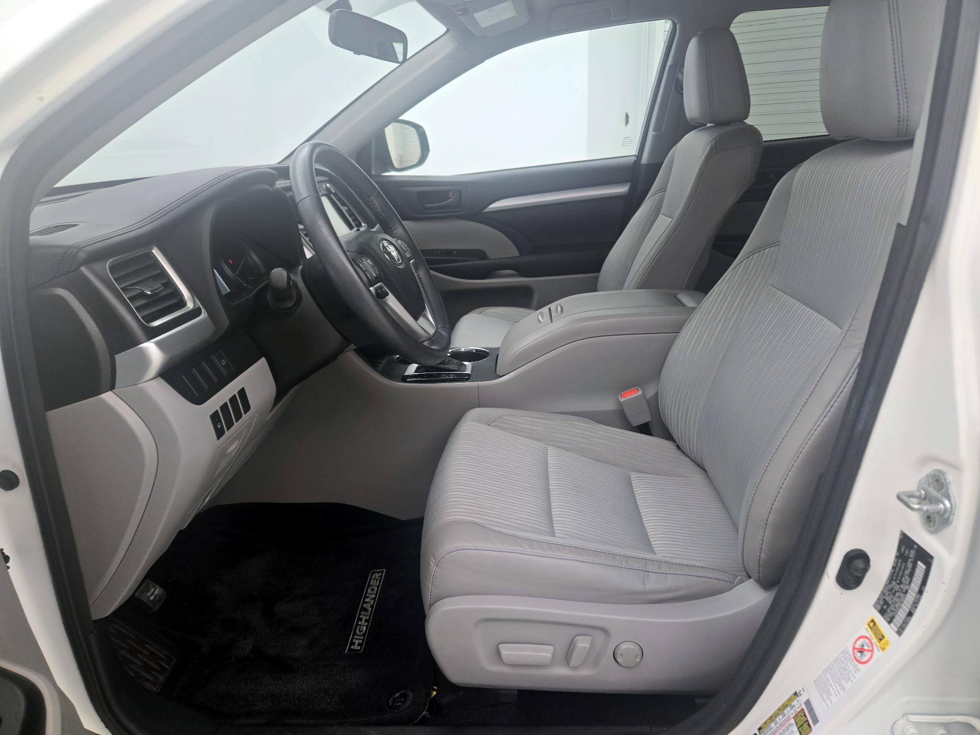 Thumbnail: 2016 Toyota Highlander - 11