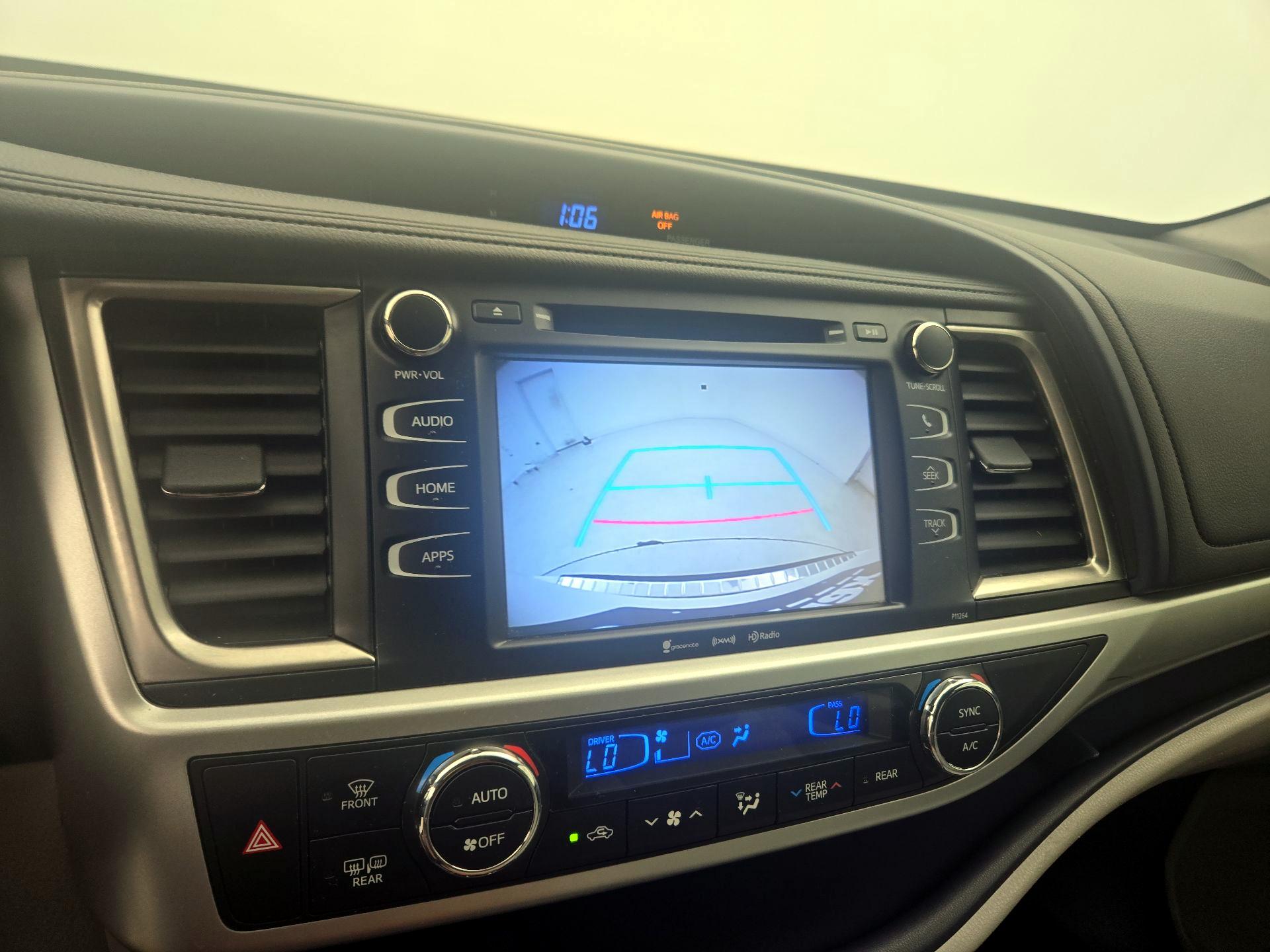 Thumbnail: 2016 Toyota Highlander - 14