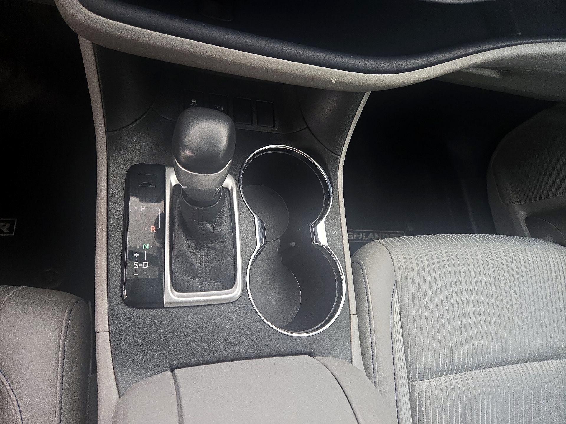 Thumbnail: 2016 Toyota Highlander - 17