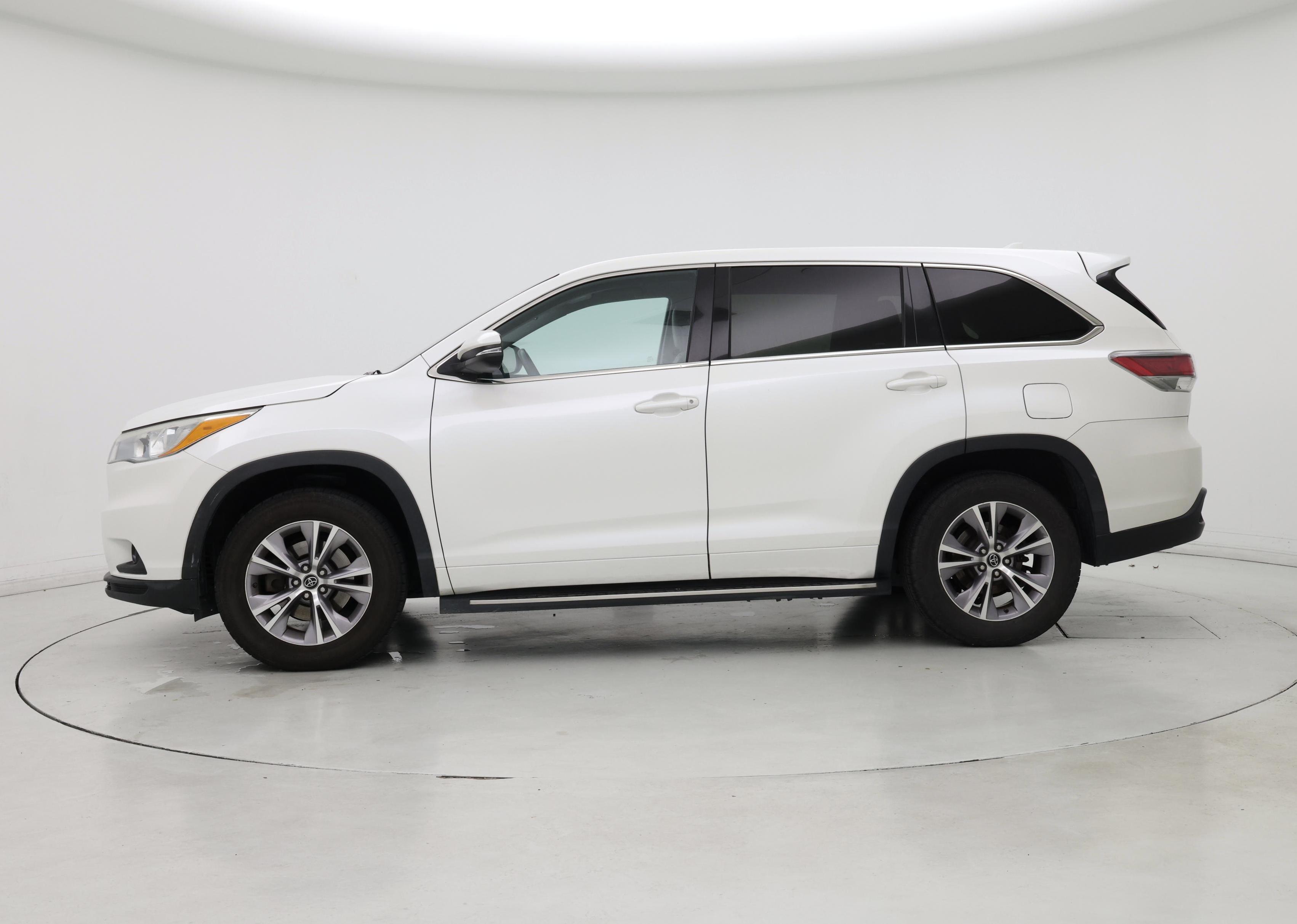 Thumbnail: 2016 Toyota Highlander - 3