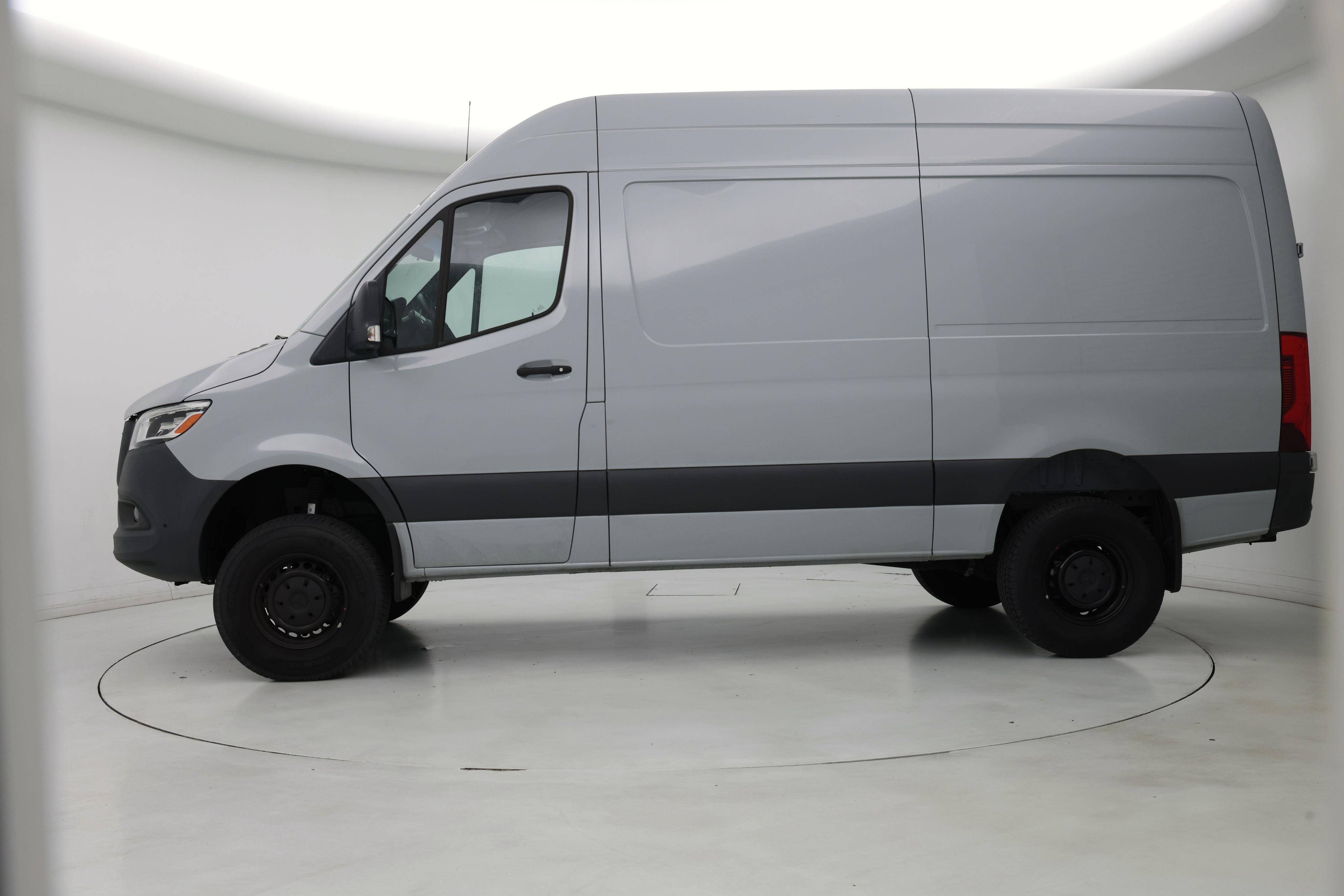 Thumbnail: 2024 Mercedes-Benz Sprinter - 3