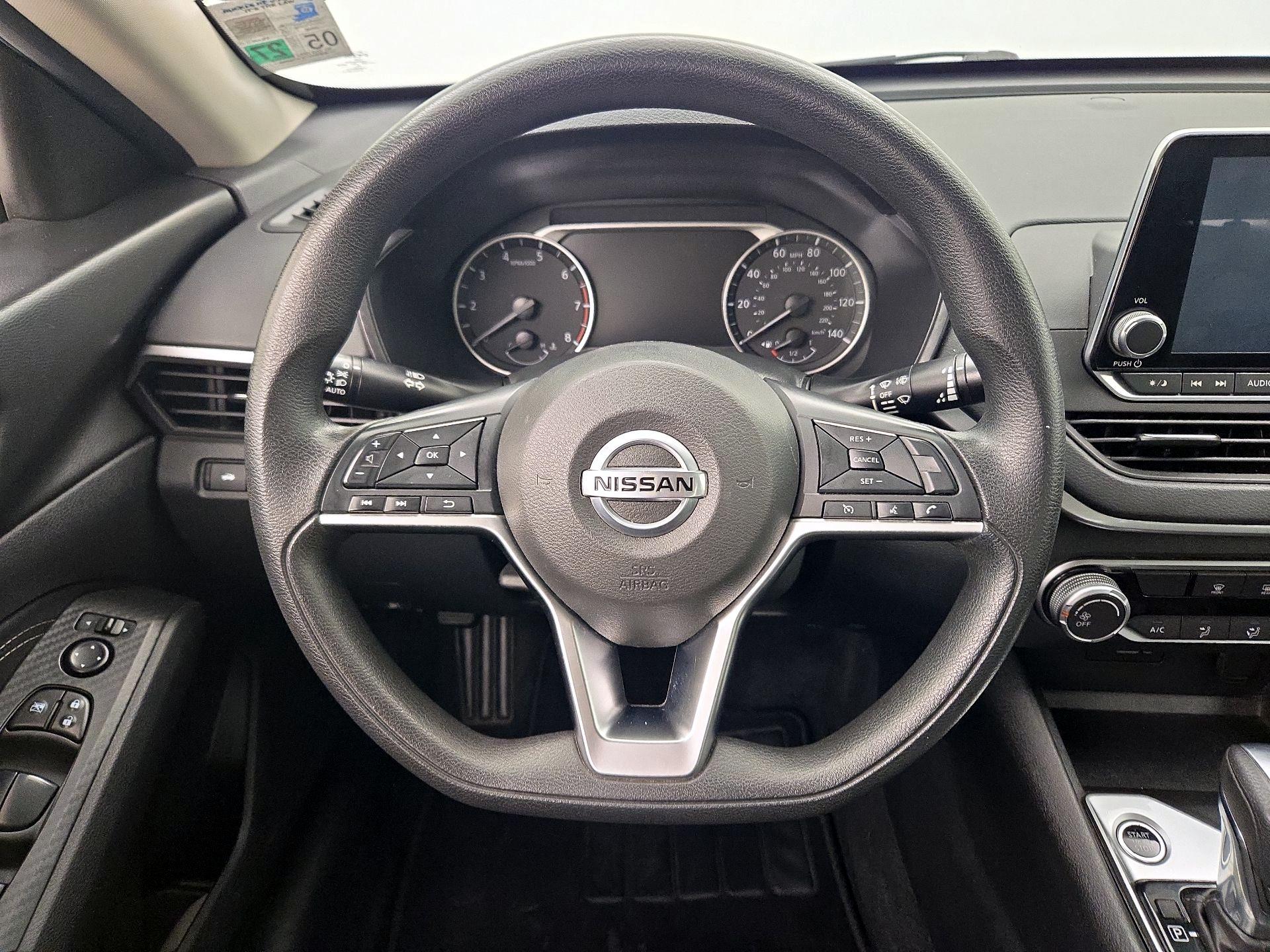 Thumbnail: 2020 Nissan Altima - 10