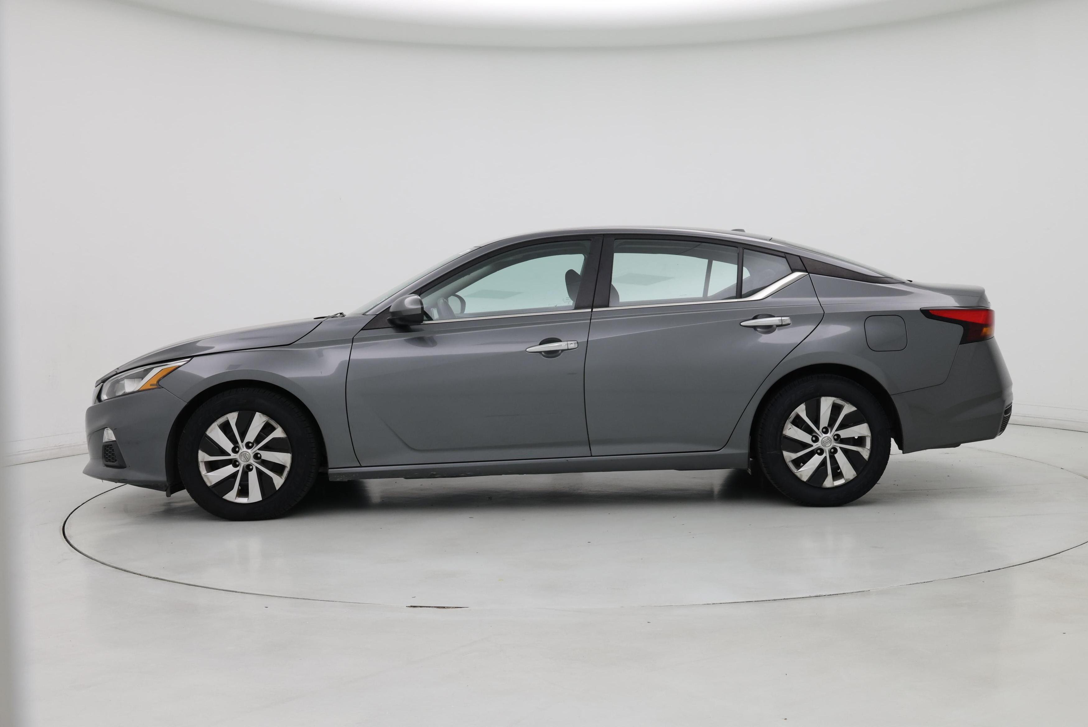 Thumbnail: 2020 Nissan Altima - 3