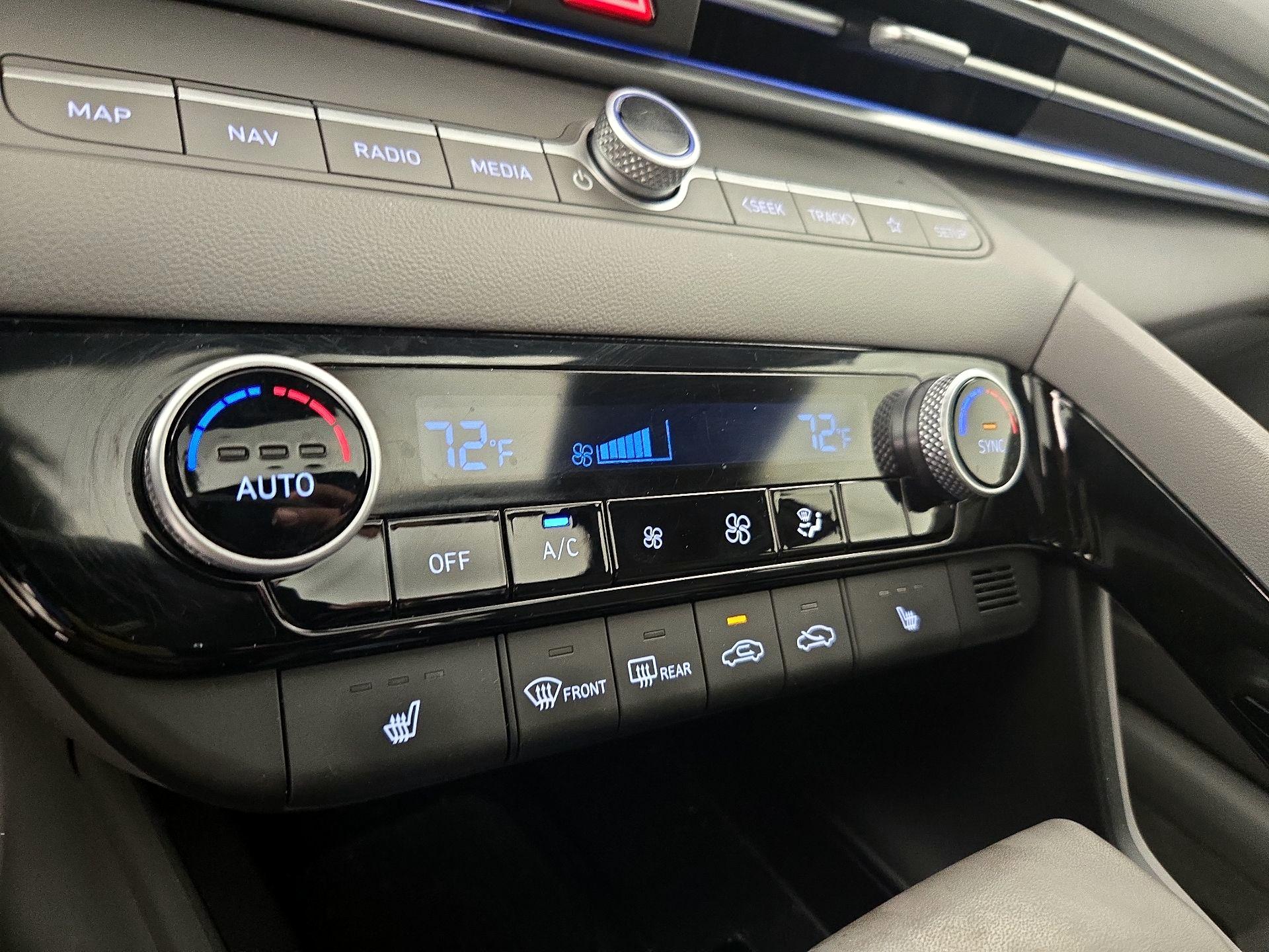 Thumbnail: 2024 Hyundai Elantra - 17