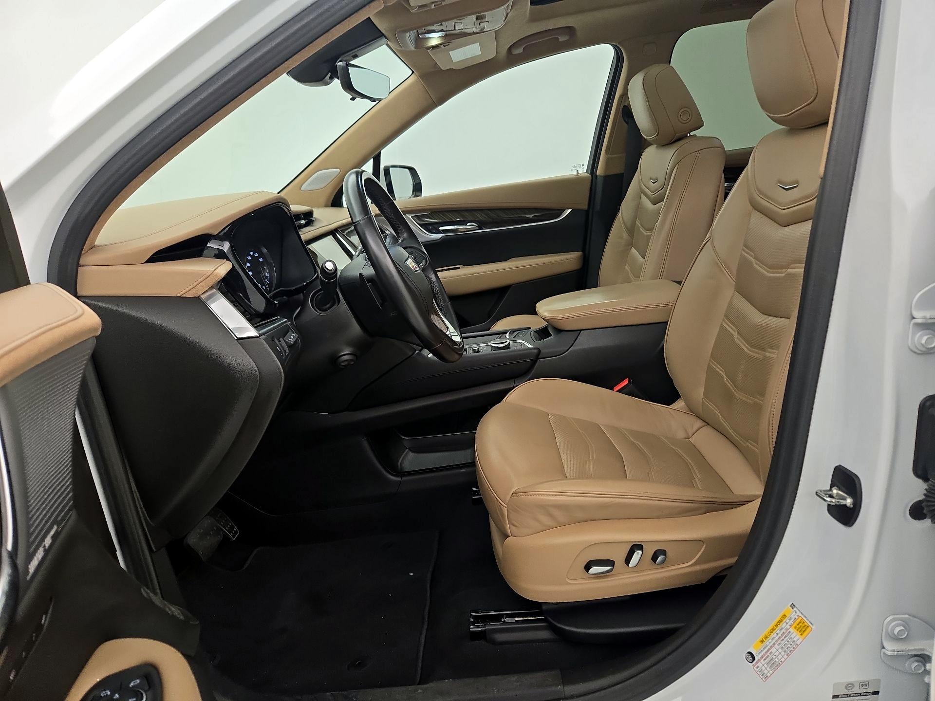 Thumbnail: 2023 Cadillac XT6 - 11