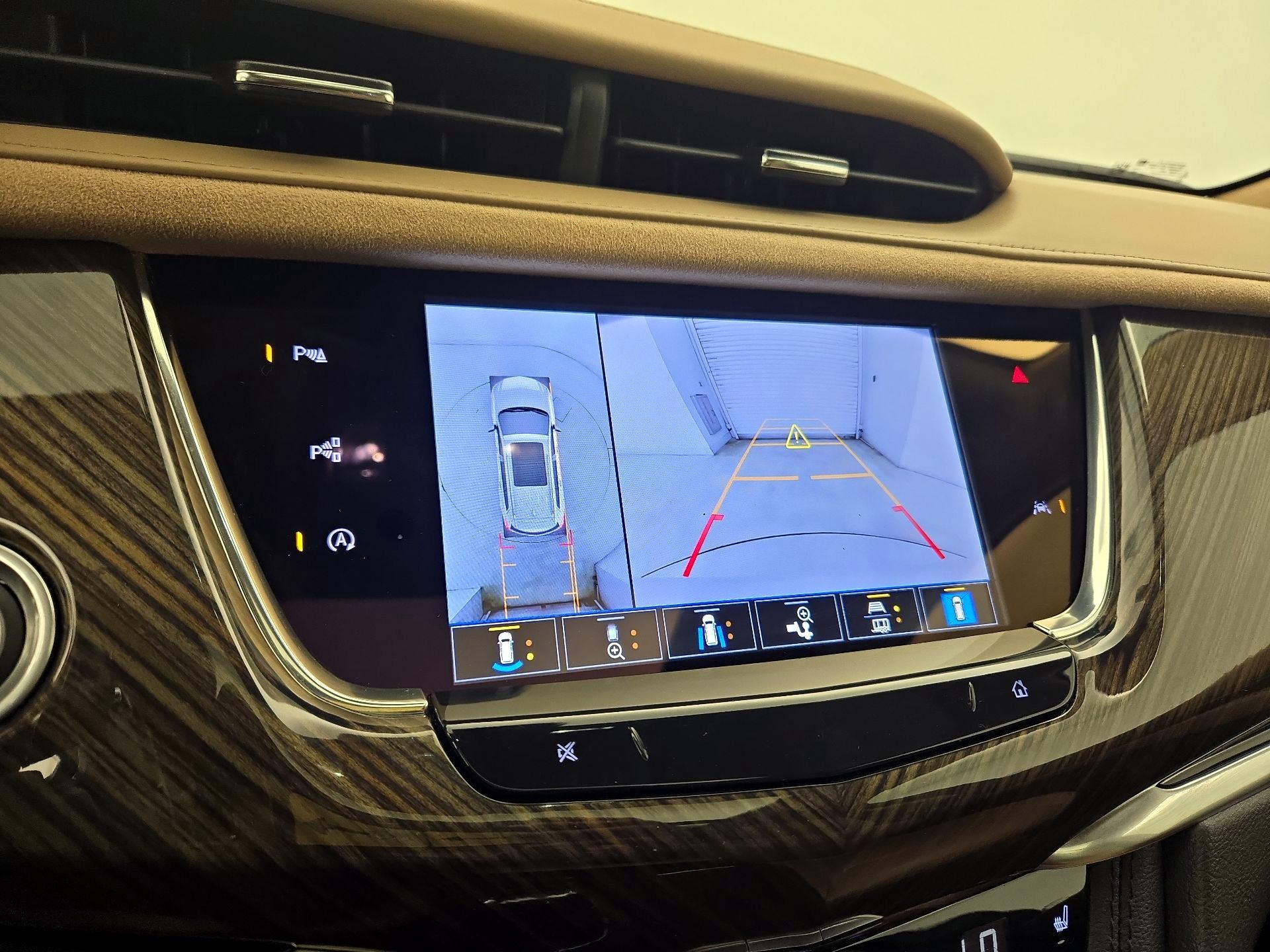 Thumbnail: 2023 Cadillac XT6 - 15