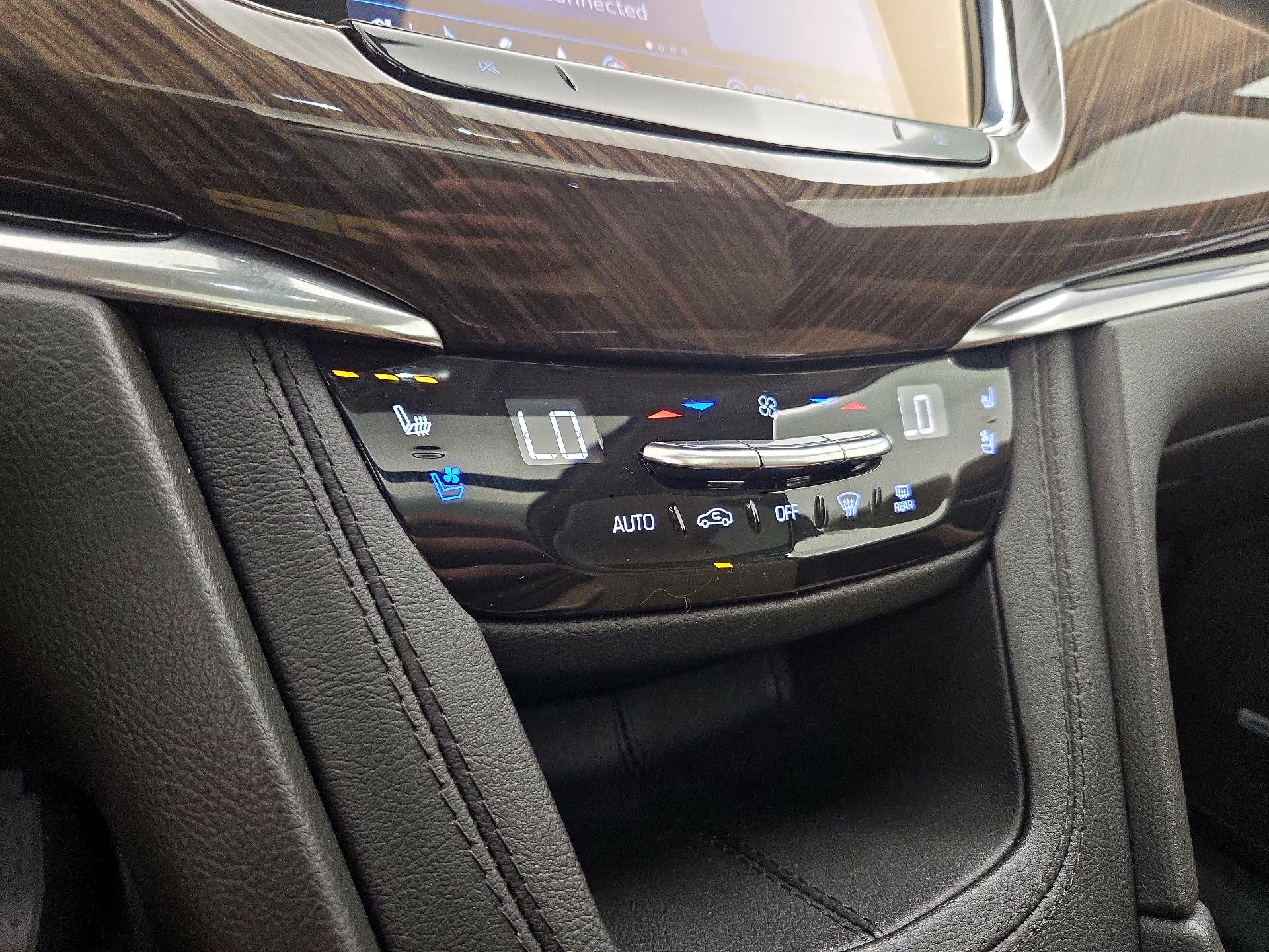Thumbnail: 2023 Cadillac XT6 - 17