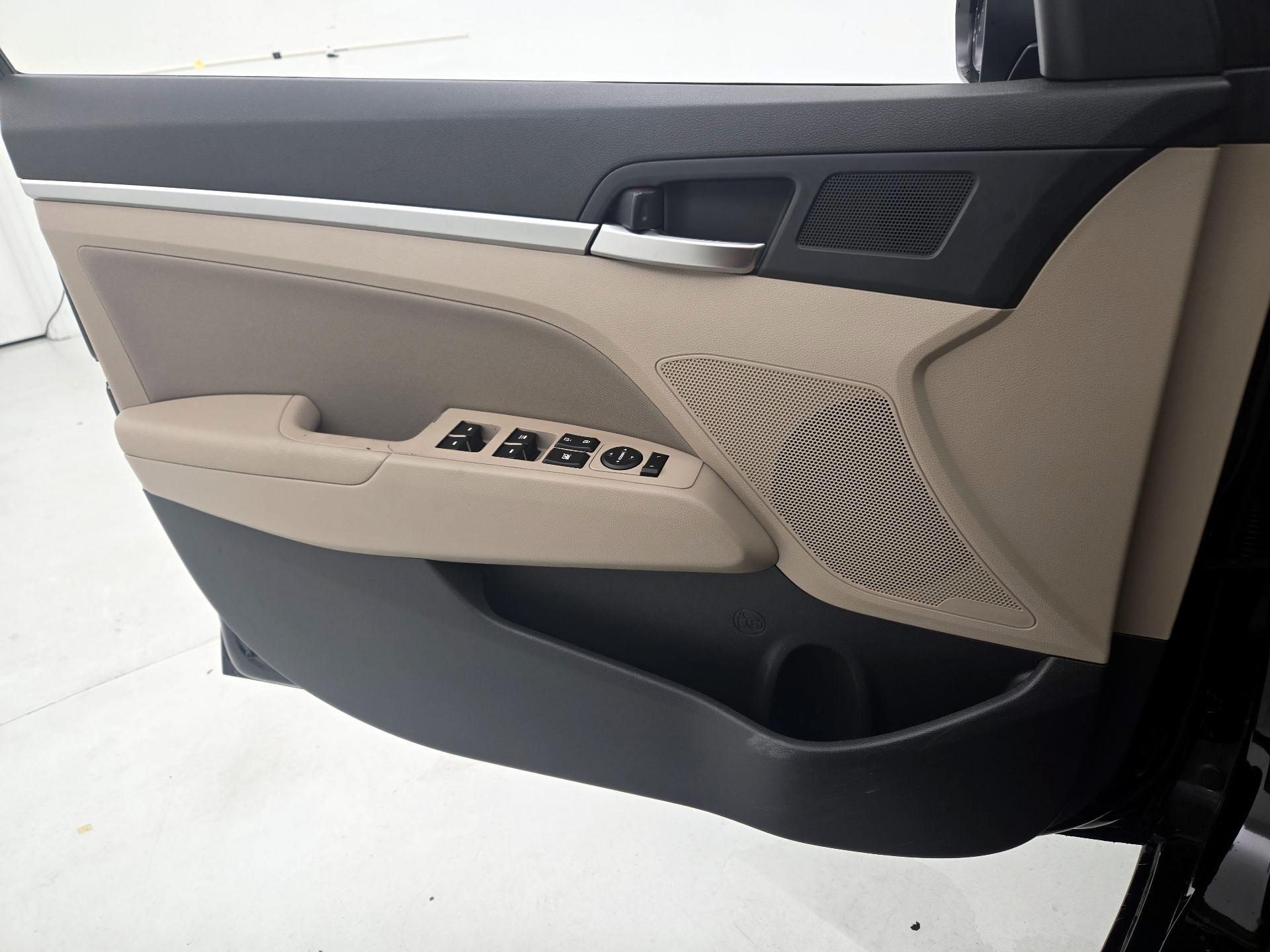 Thumbnail: 2020 Hyundai Elantra - 12