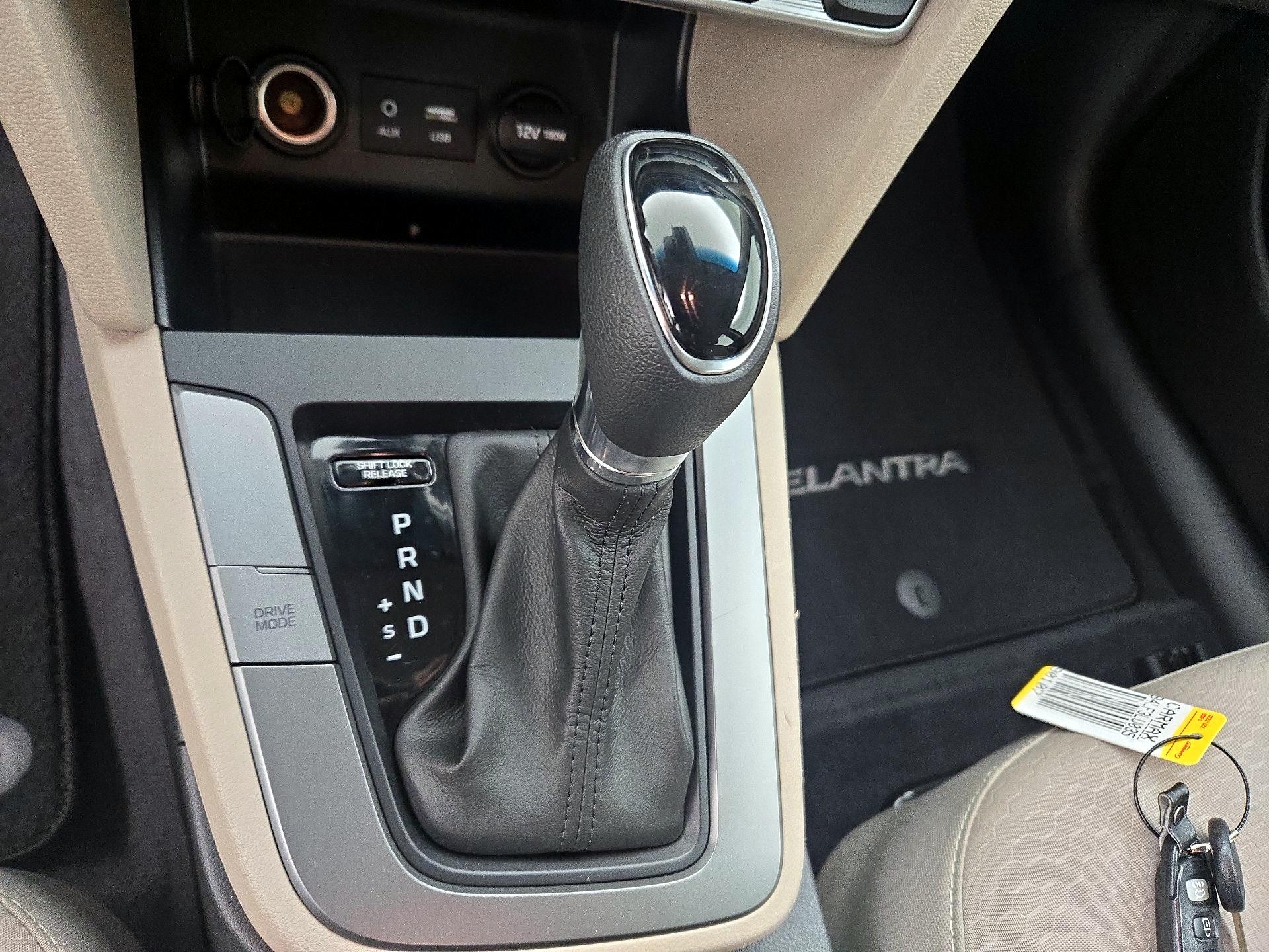 Thumbnail: 2020 Hyundai Elantra - 17