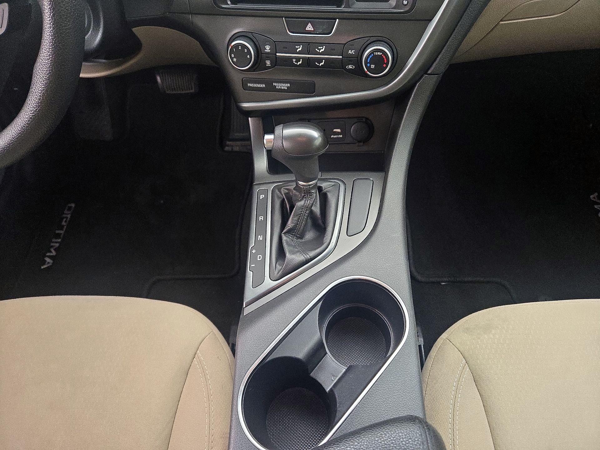 Thumbnail: 2015 Kia Optima - 16