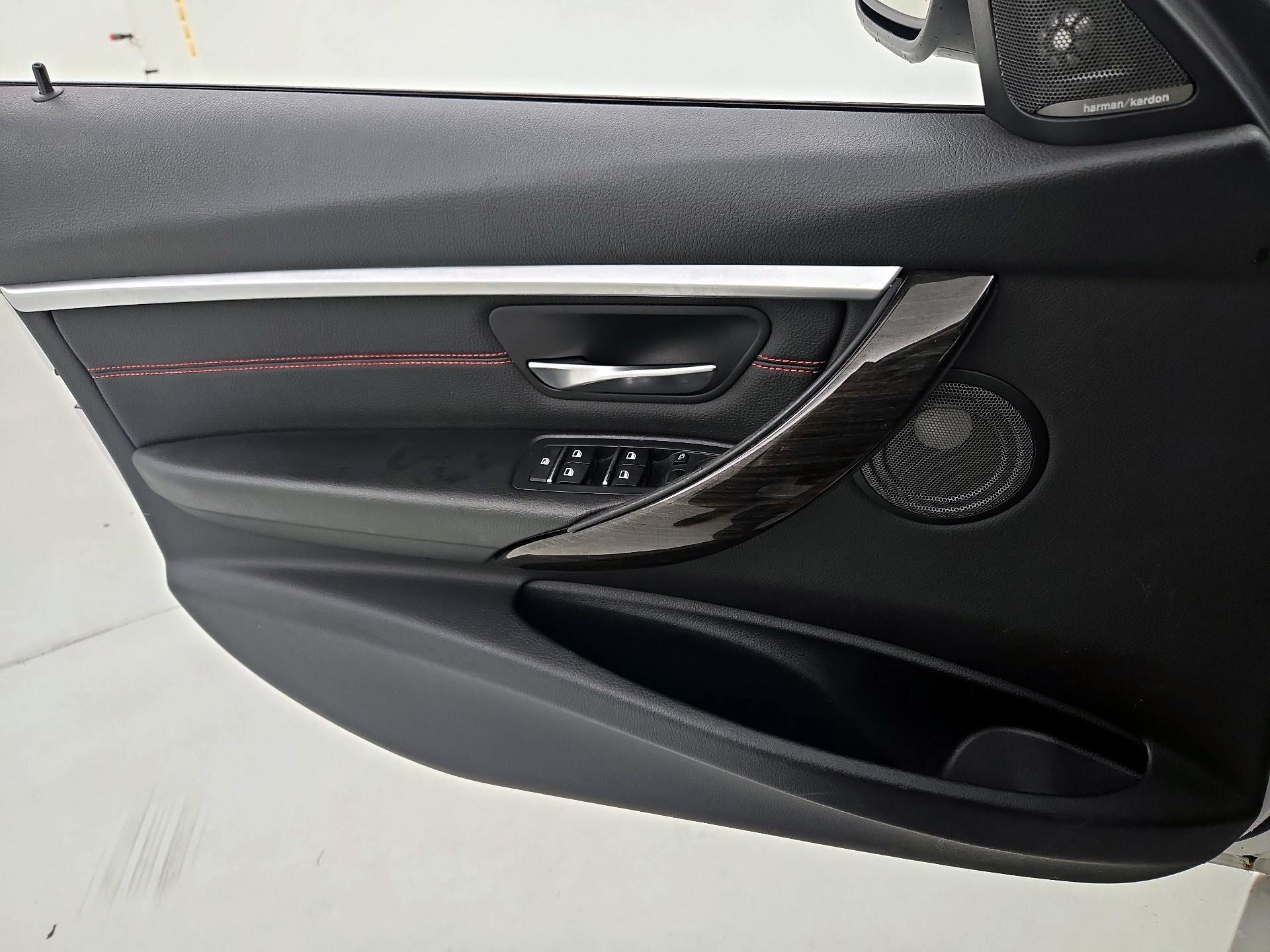 Thumbnail: 2016 BMW 3 Series - 12
