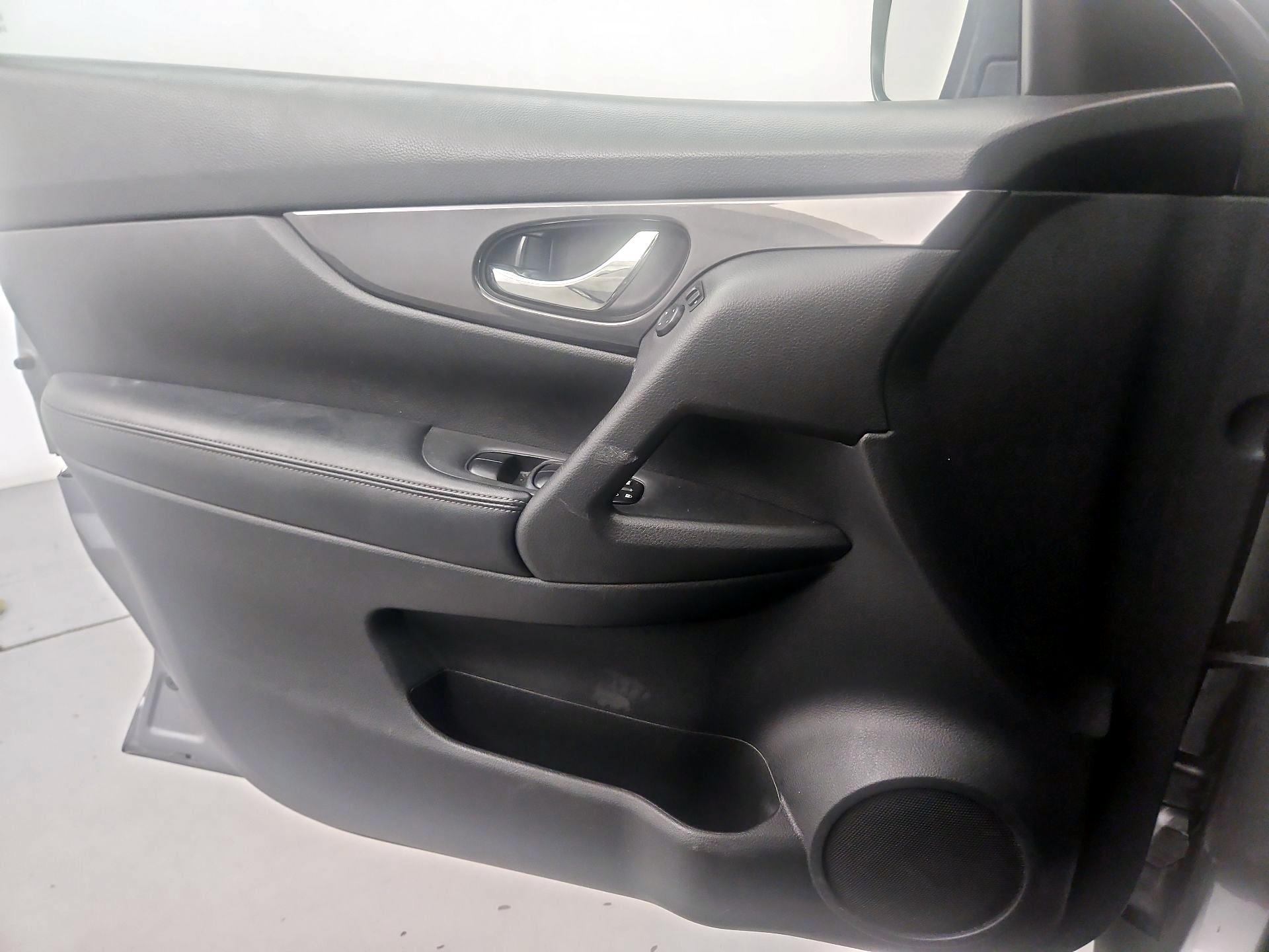 Thumbnail: 2019 Nissan Rogue - 10