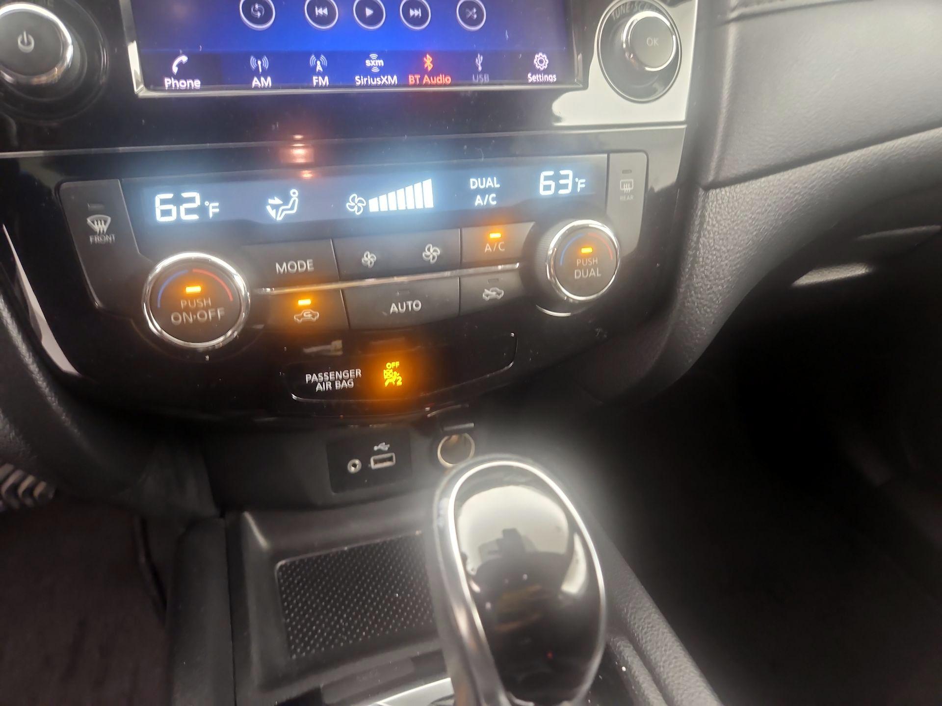 Thumbnail: 2019 Nissan Rogue - 14