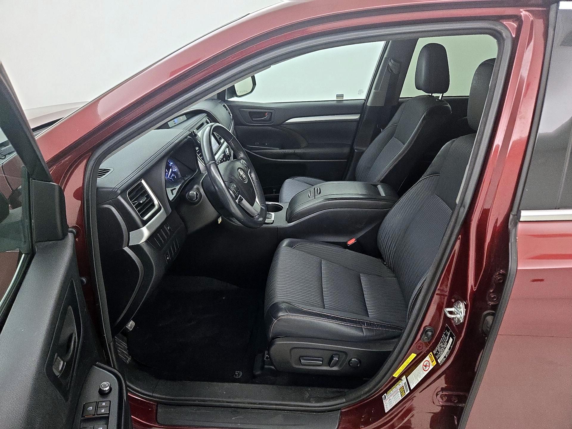 Thumbnail: 2016 Toyota Highlander - 11