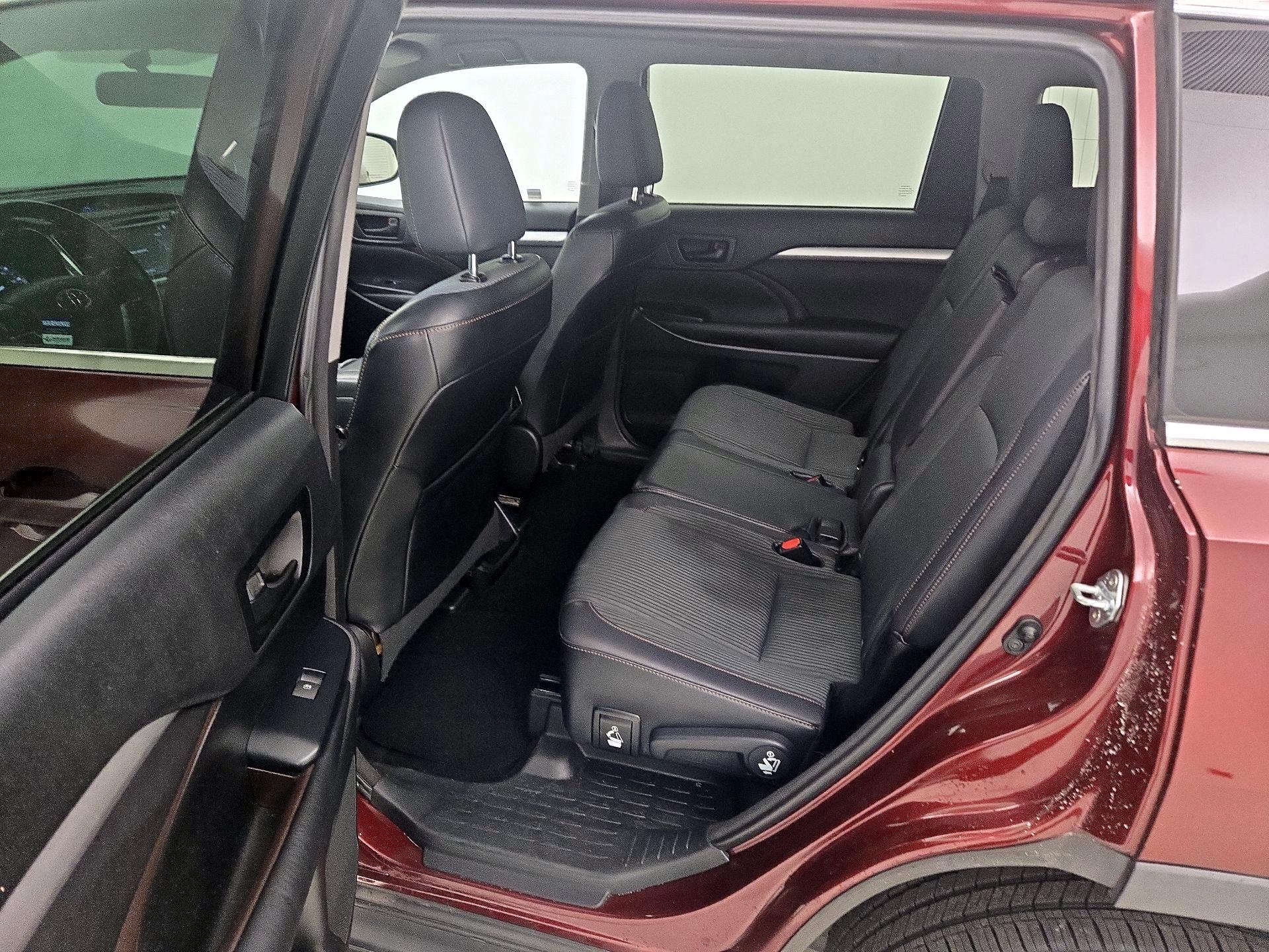 Thumbnail: 2016 Toyota Highlander - 18
