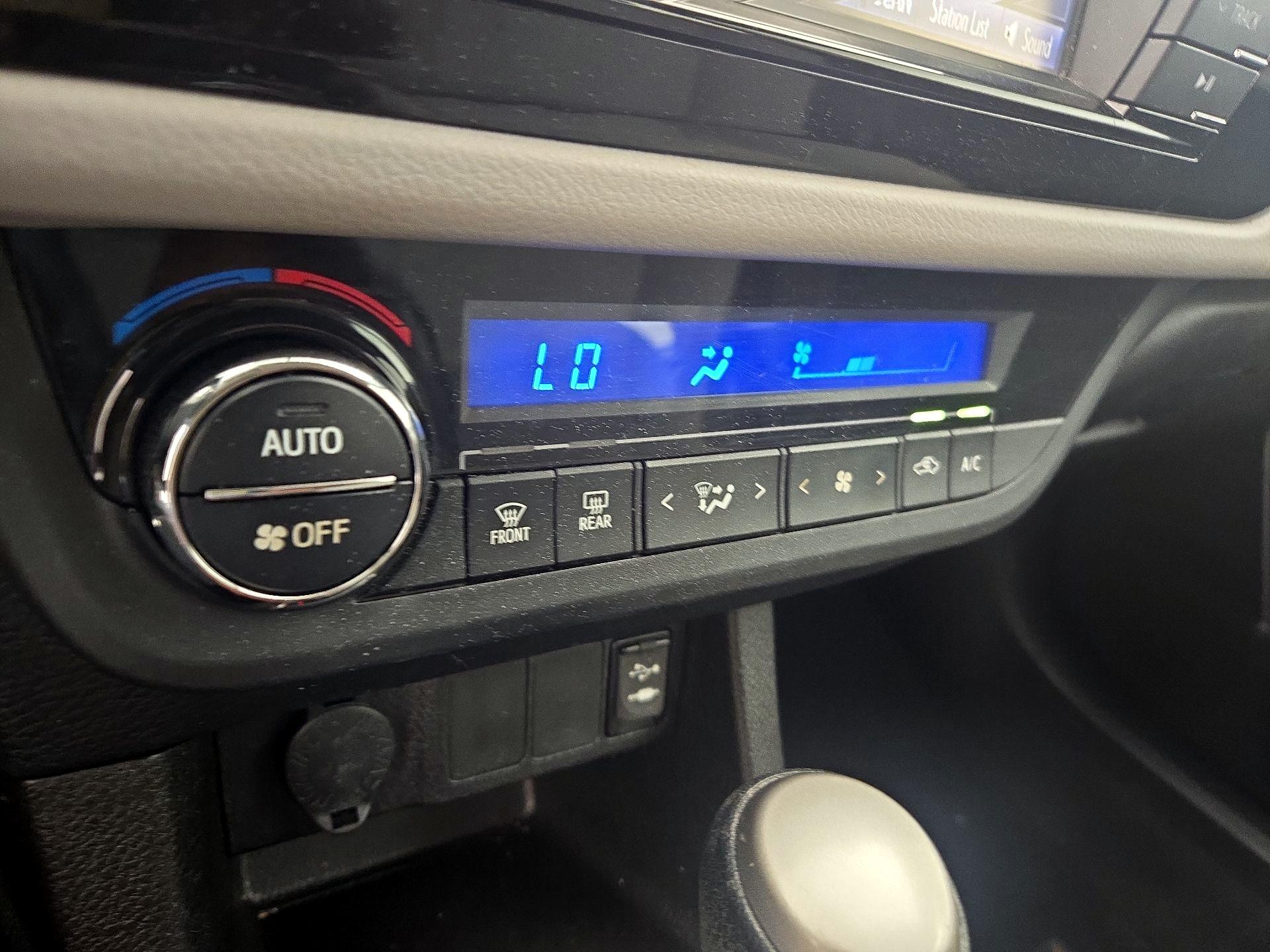 Thumbnail: 2014 Toyota Corolla - 16