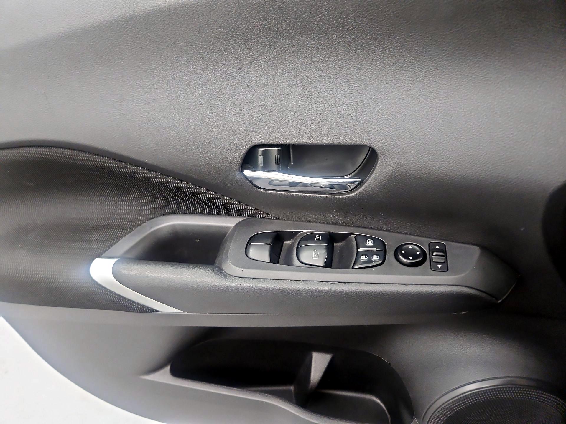 Thumbnail: 2021 Nissan Kicks - 10