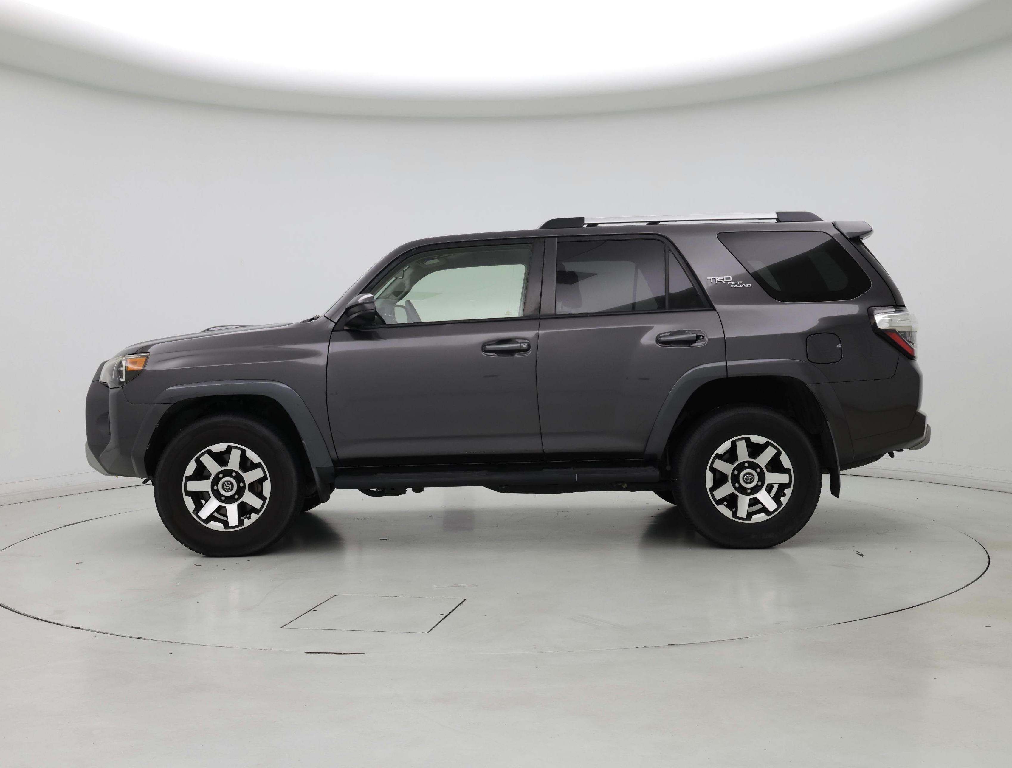 Thumbnail: 2017 Toyota 4Runner - 3