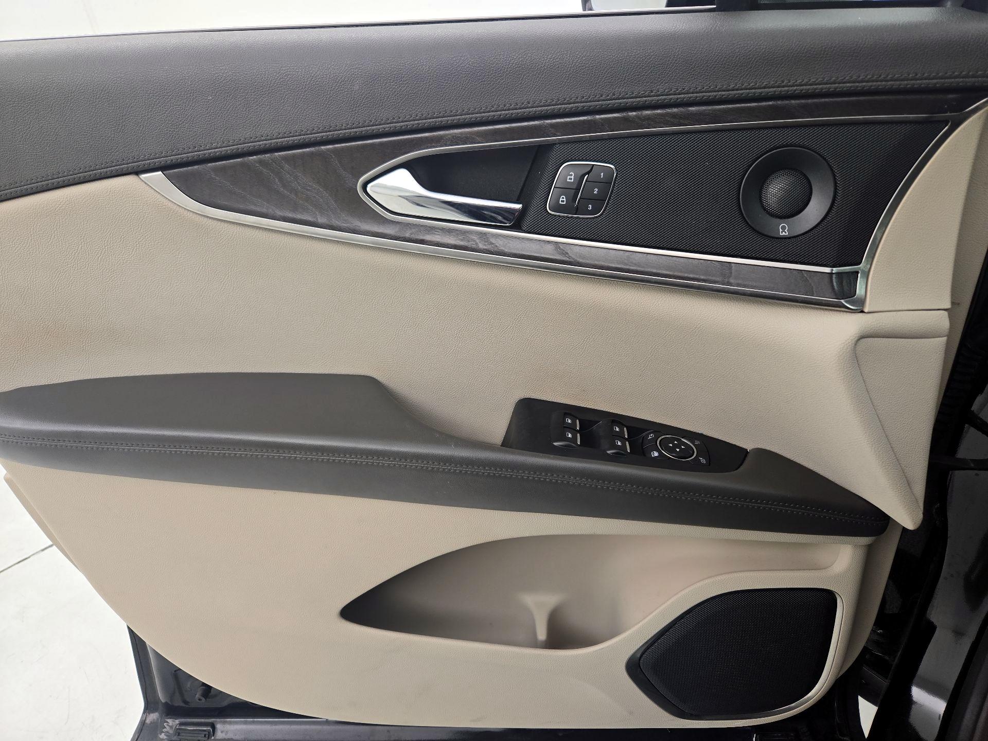 Thumbnail: 2019 Lincoln Nautilus - 12