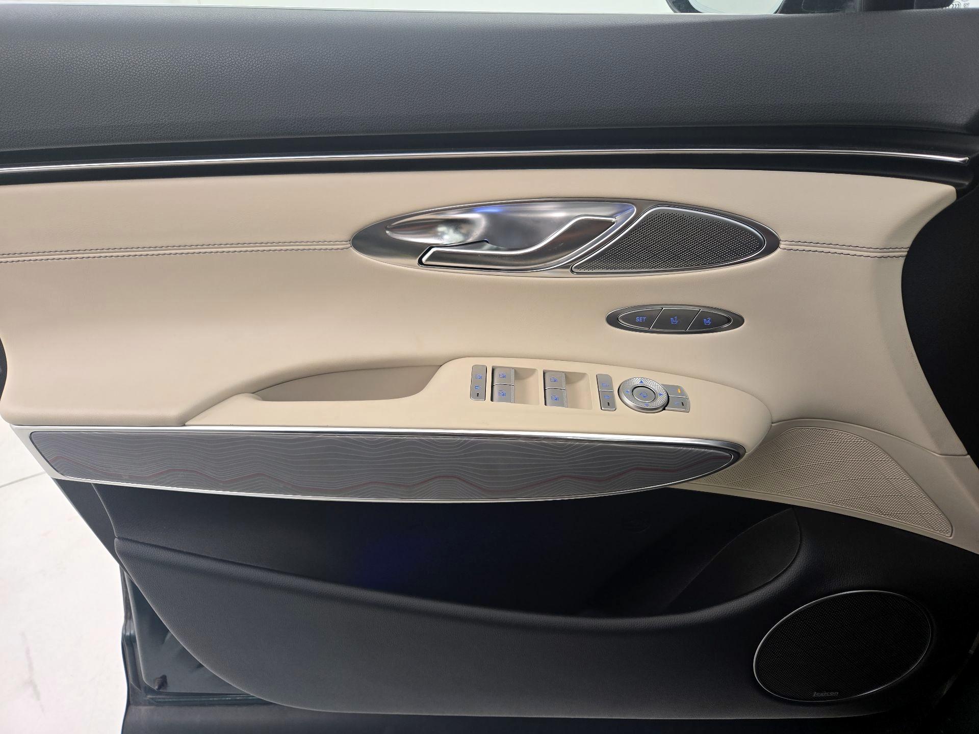 Thumbnail: 2022 Genesis GV70 - 12