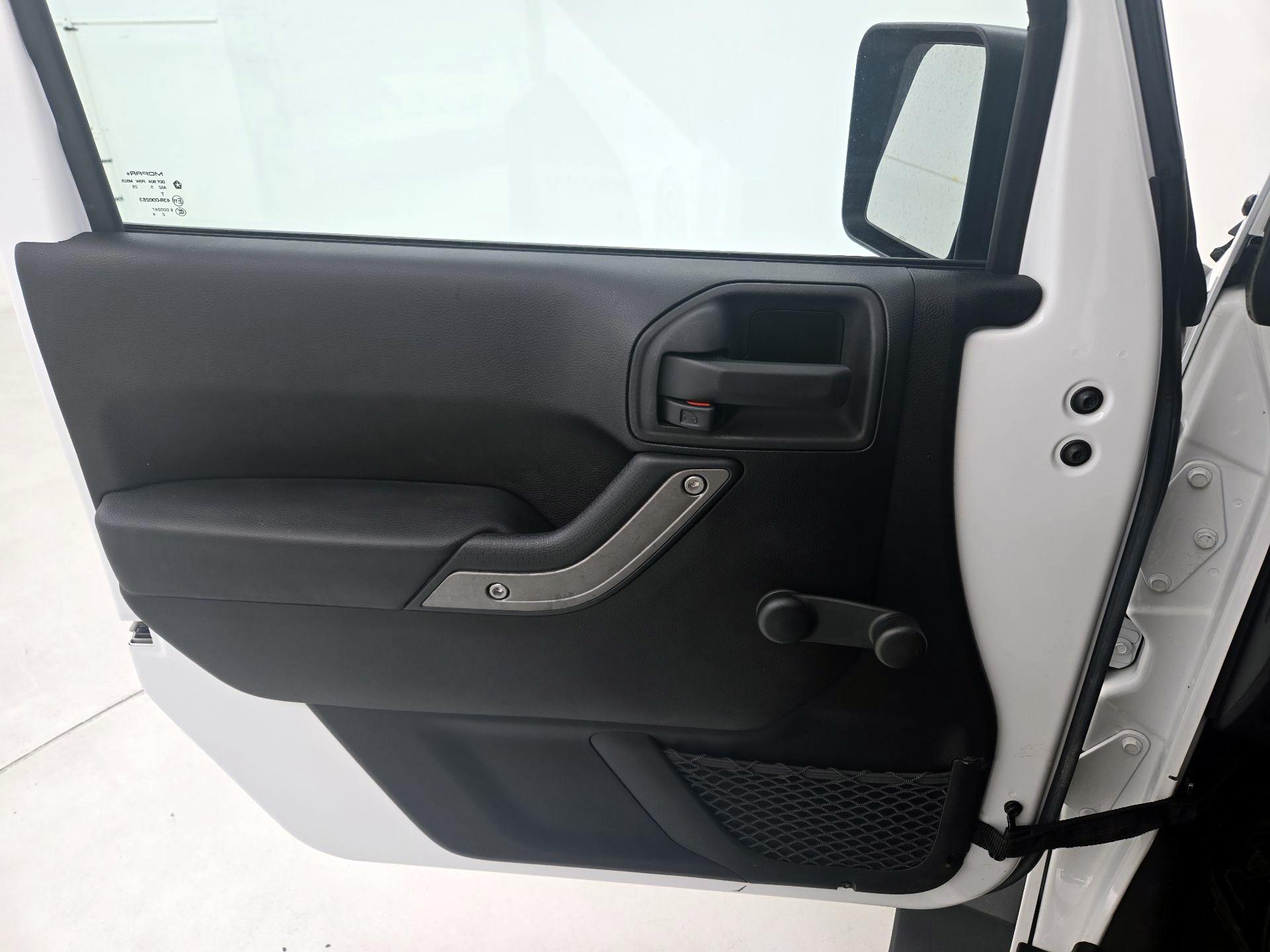 Thumbnail: 2015 Jeep Wrangler - 12