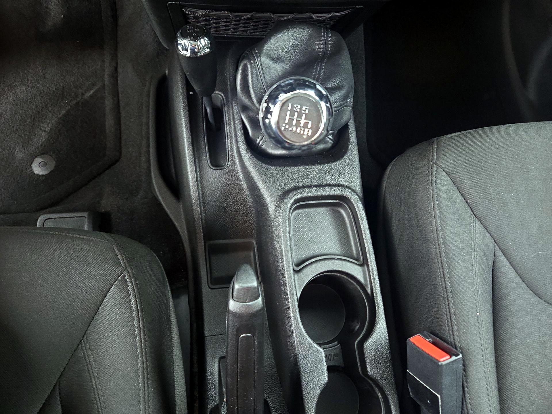 Thumbnail: 2015 Jeep Wrangler - 15