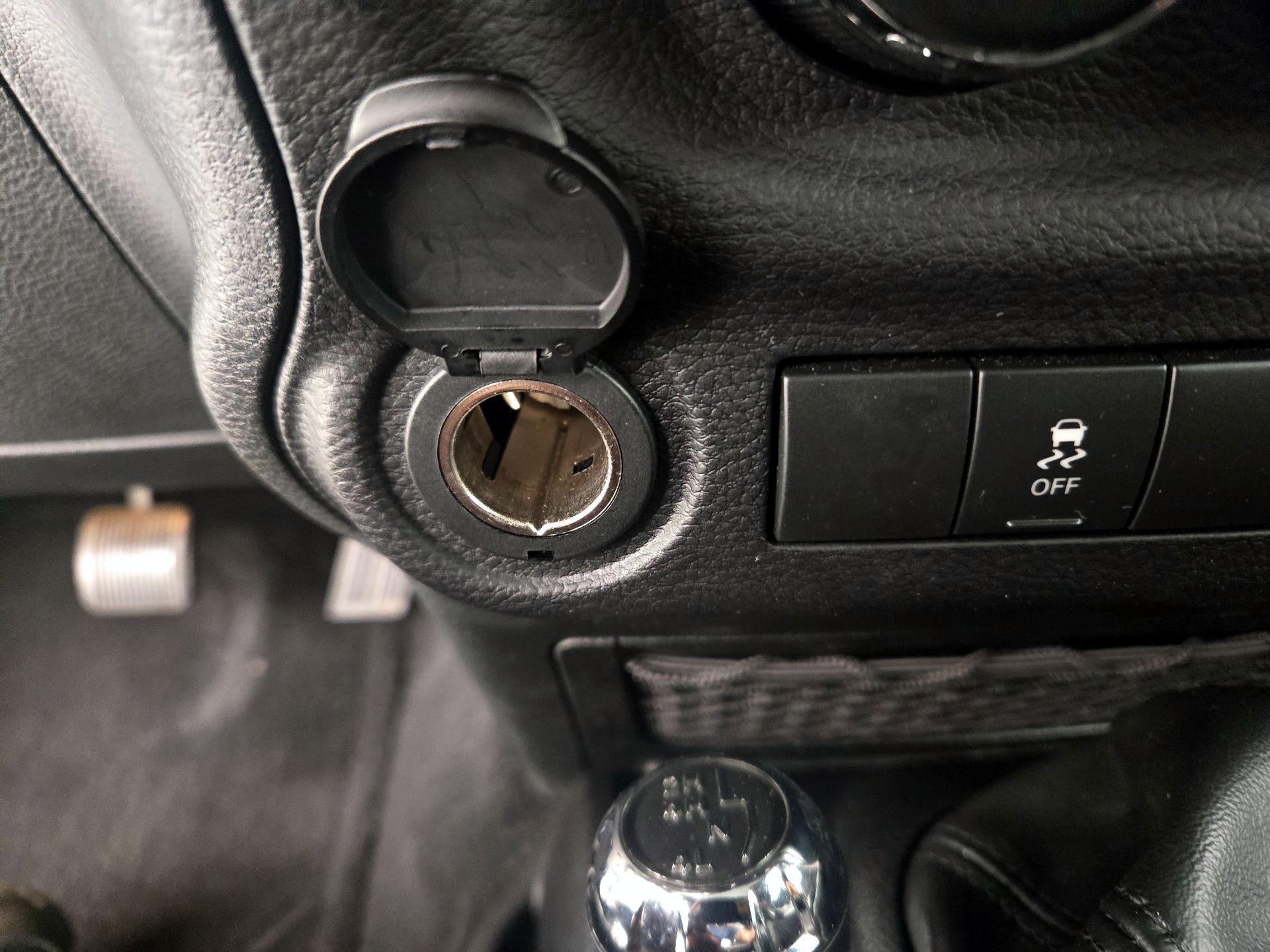 Thumbnail: 2015 Jeep Wrangler - 16