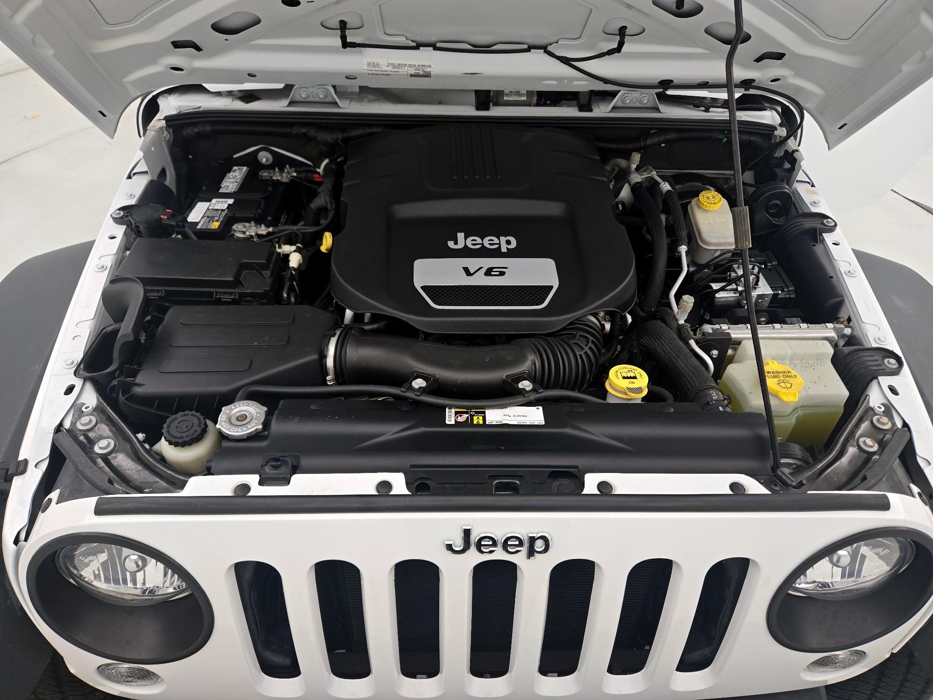 Thumbnail: 2015 Jeep Wrangler - 19